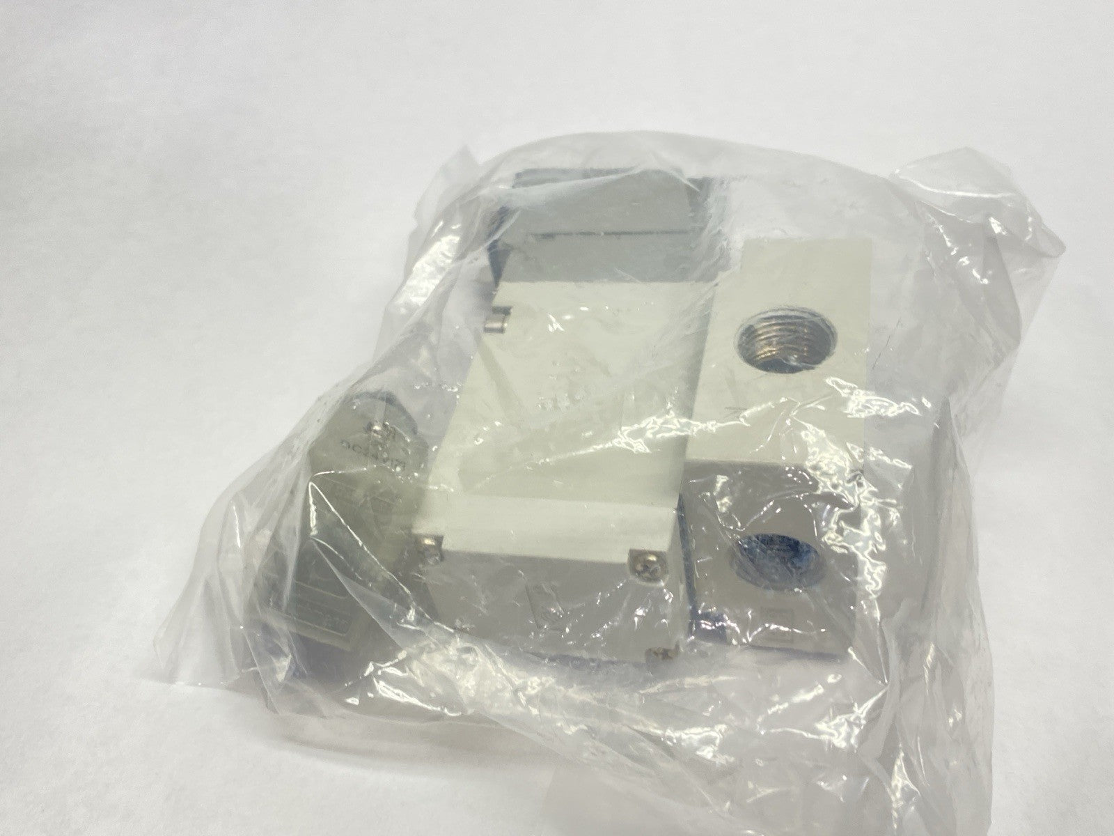VP544-5DZ1-03NA | SMC Solenoid Valve 3-Port Pilot Poppet Type 3/8" Ports - New - Maverick Industrial Sales