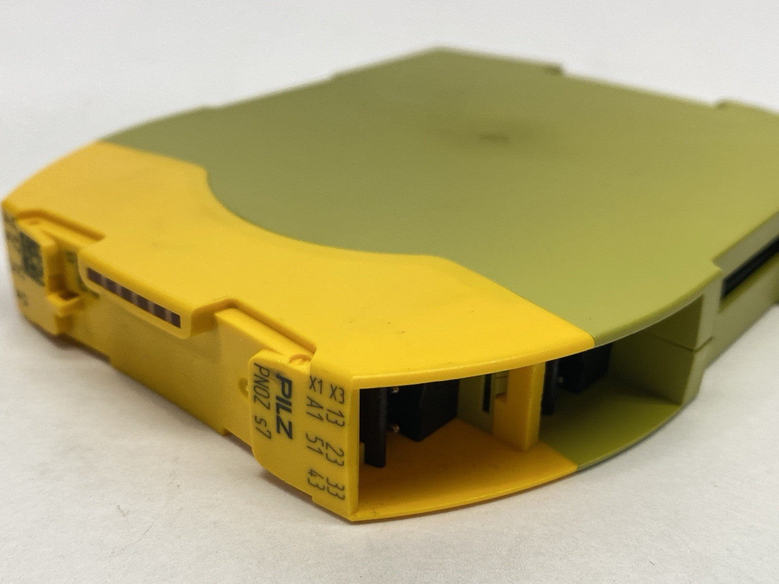 PNOZ s7 24VDC 4n/o 1n/c | Pilz sigma Contact Safety Relay Module 750107 - For parts or not working - Maverick Industrial Sales
