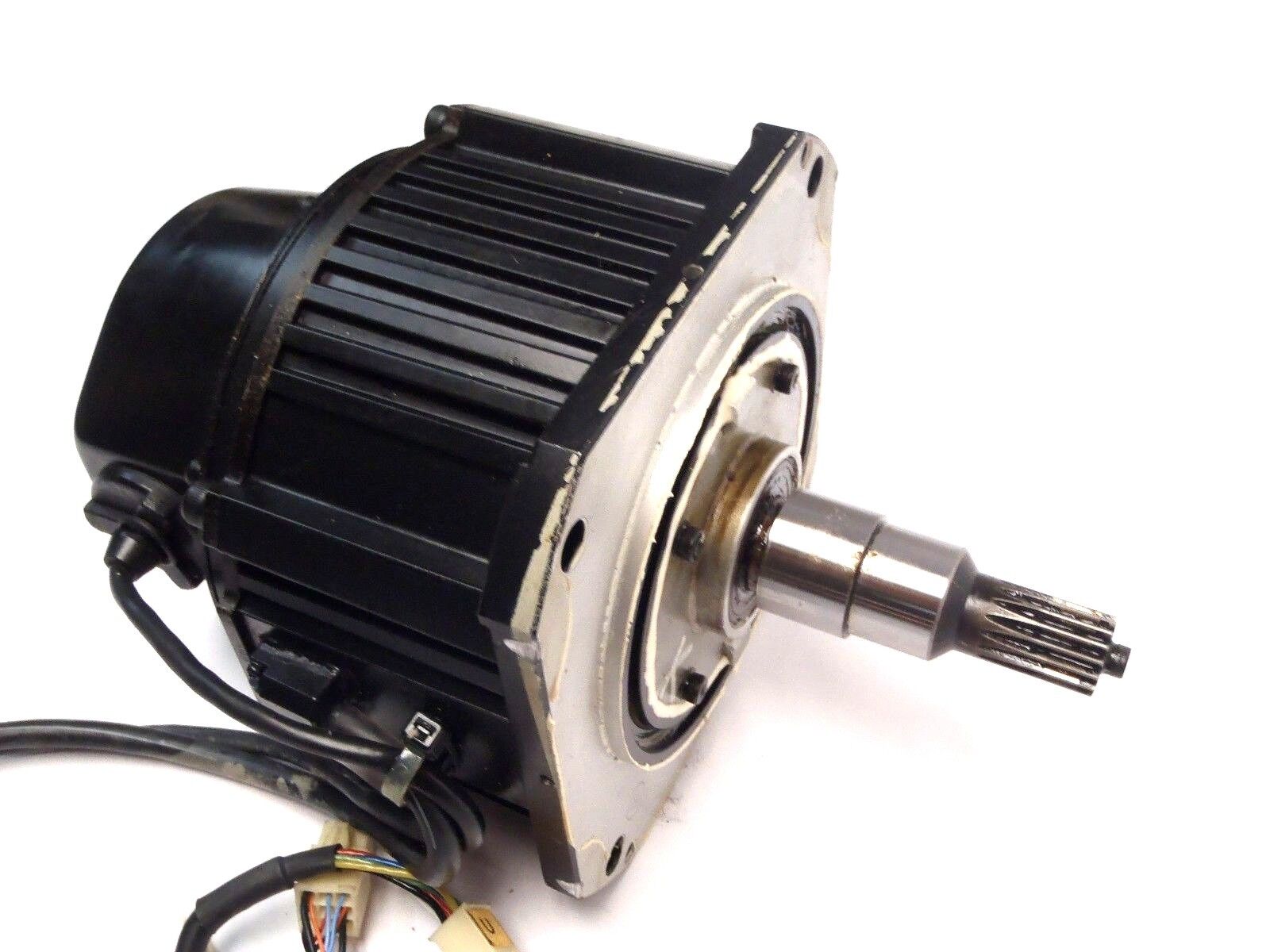 Yaskawa Electric SGMDH-06A2A-YR12 AC Servo Motor 550W 4A - Used - Maverick Industrial Sales