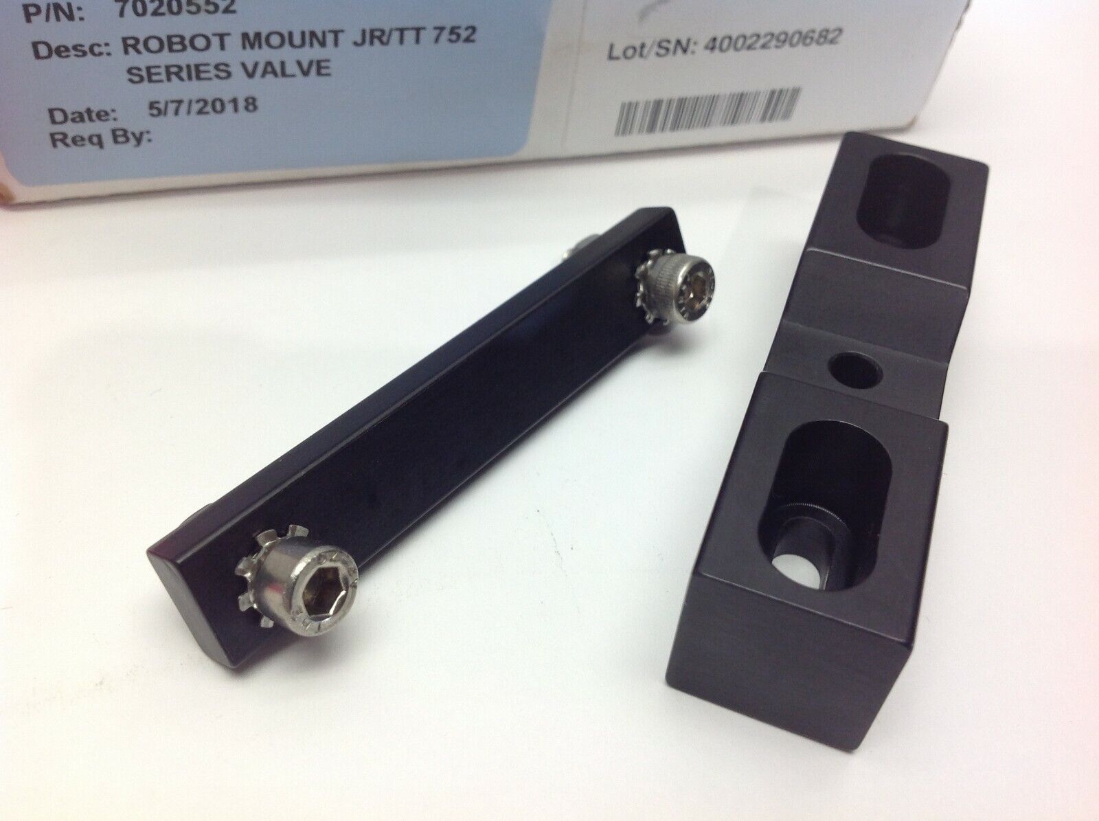 Nordson EFD 7020552 Robot Mount JR/TT 752 Series - Maverick Industrial Sales