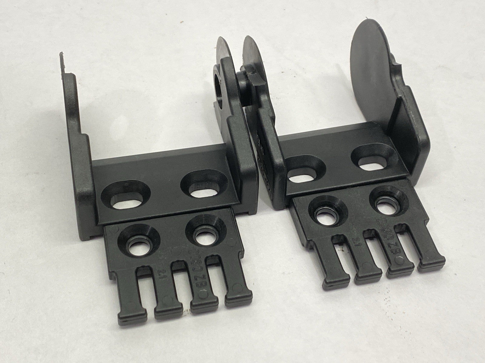 2035-34PZB | Igus Pivoting Mounting Bracket For E-Chain Cable Carrier LOT OF 2 - New Other - Maverick Industrial Sales