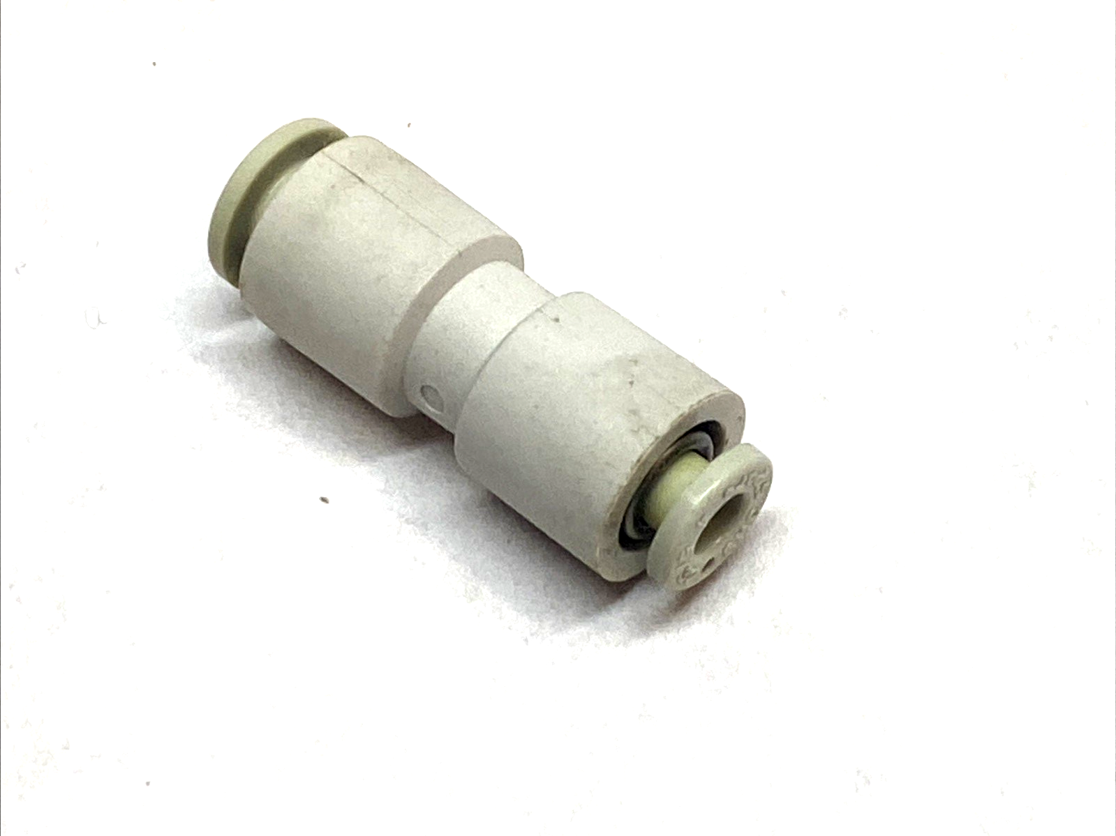 KQ2H04-06A | SMC Straight Reducer Fitting 4mmx6mm Push-In Tube LOT OF 7 - Used - Maverick Industrial Sales