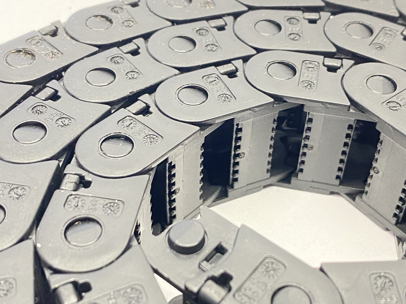 E2.10.20.08 | Igus Series E2.10 Energy Chain 44 Links 35" Length - New - Maverick Industrial Sales