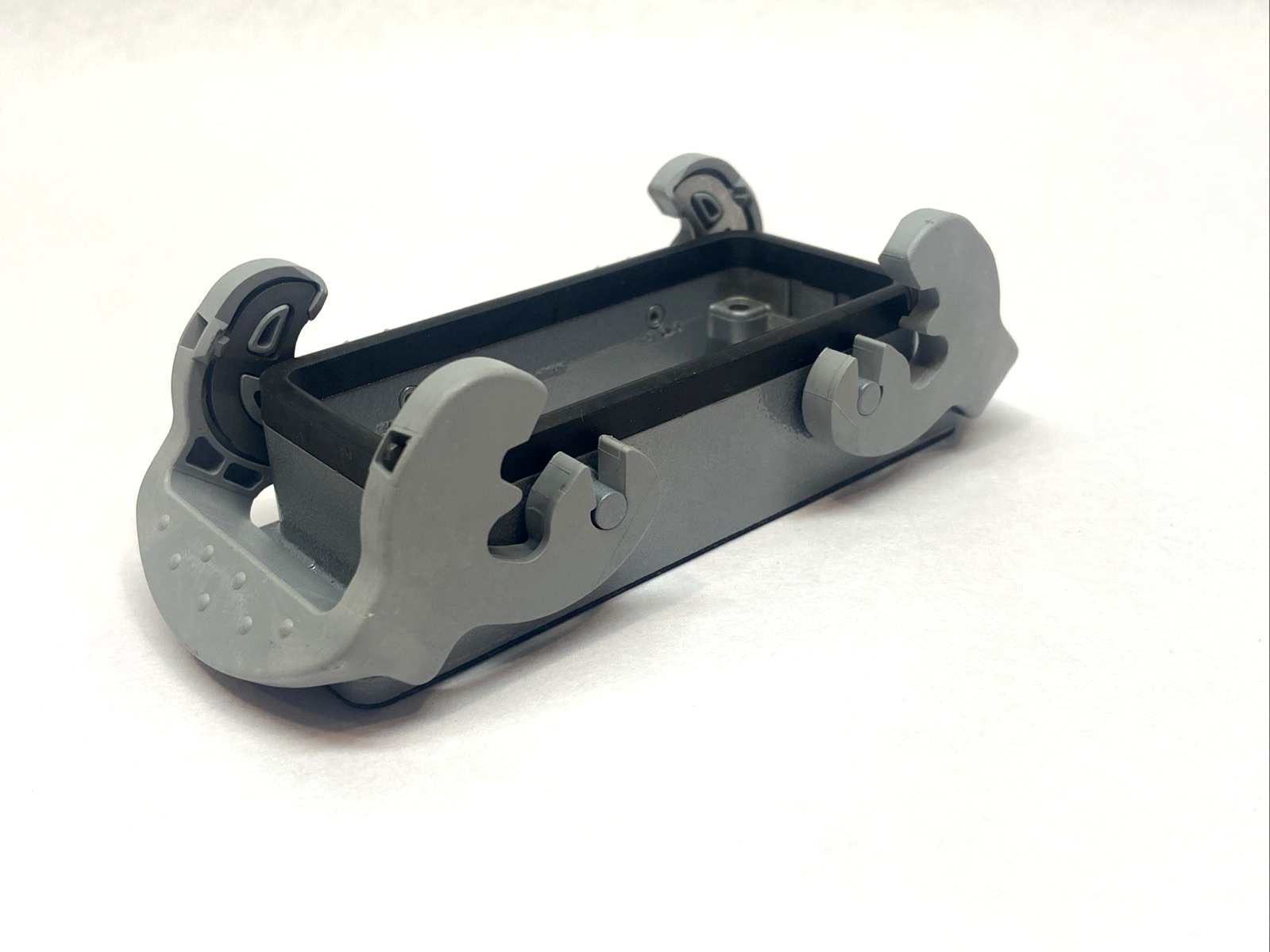 70.320.1628.0 | Wieland Bottom Base Double Latch BOTTOM BAS GUT GA 16 A - Used - Maverick Industrial Sales