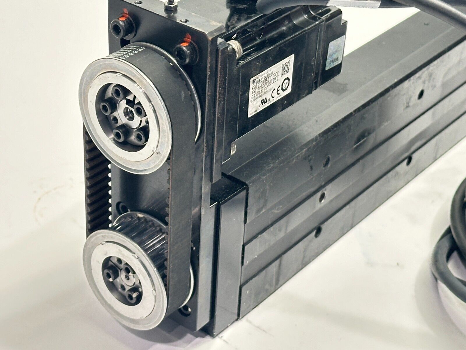 Yaskawa Electric SGMJV-04A3A61 Servo Motor w/ Linear Actuator 700mm Travel - Maverick Industrial Sales