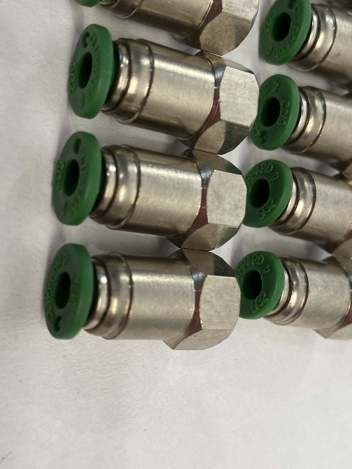PQ-FC04M5-PKG | Clippard Quick-Push Fitting 4mm OD Tube M5 Female Thread LOT OF 15 - New – Open box - Maverick Industrial Sales