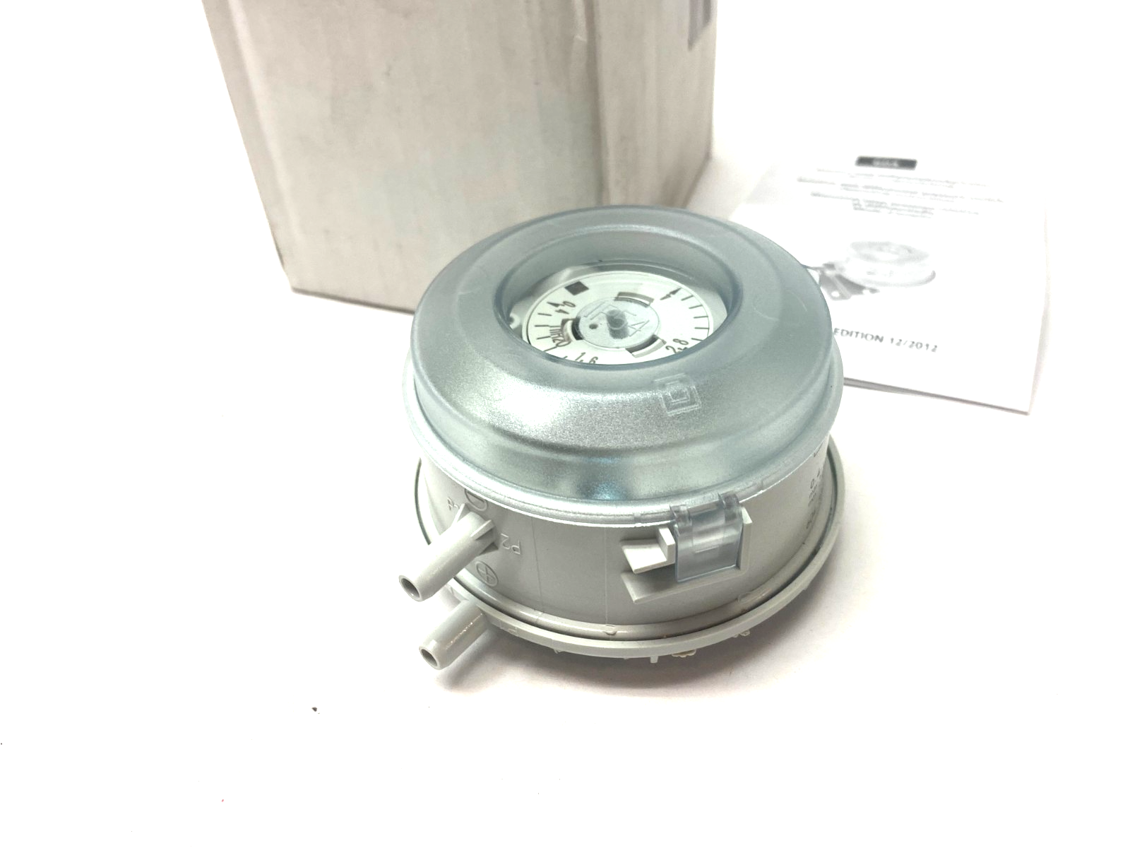 Huba Control 604.S220030 Relative or Differential Pressure Switch 0.4...4inchH2O - Maverick Industrial Sales
