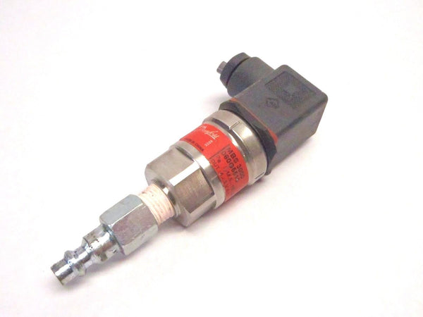 Danfoss MBS3000 060G5516 Pressure Transmitter Pe -14,5...185psis With Connector - Maverick Industrial Sales