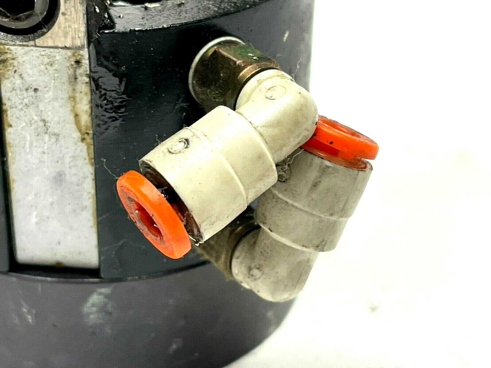 GH-30A | R&I Dura-Grip Angular Gripper - Used - Maverick Industrial Sales