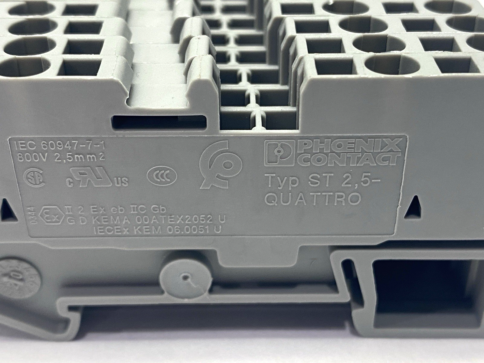 3031306 | Phoenix Contact ST 2,5-QUATTRO Feed-Through Terminal Block LOT OF 24 - Used - Maverick Industrial Sales