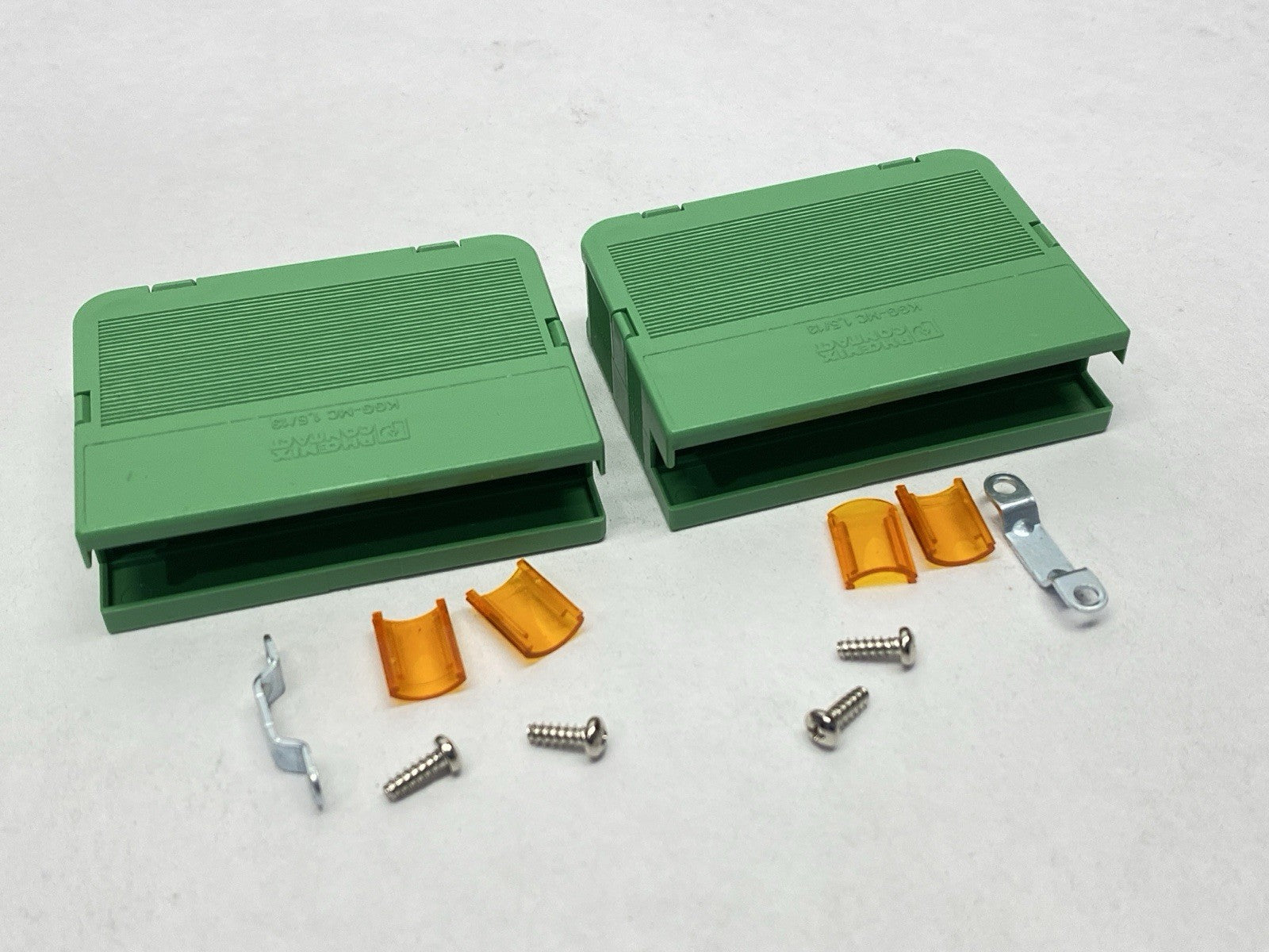 KGG-MC 1,5/13 | Phoenix Contact Cable Housing 1834453 LOT OF 2 - New – Open box - Maverick Industrial Sales