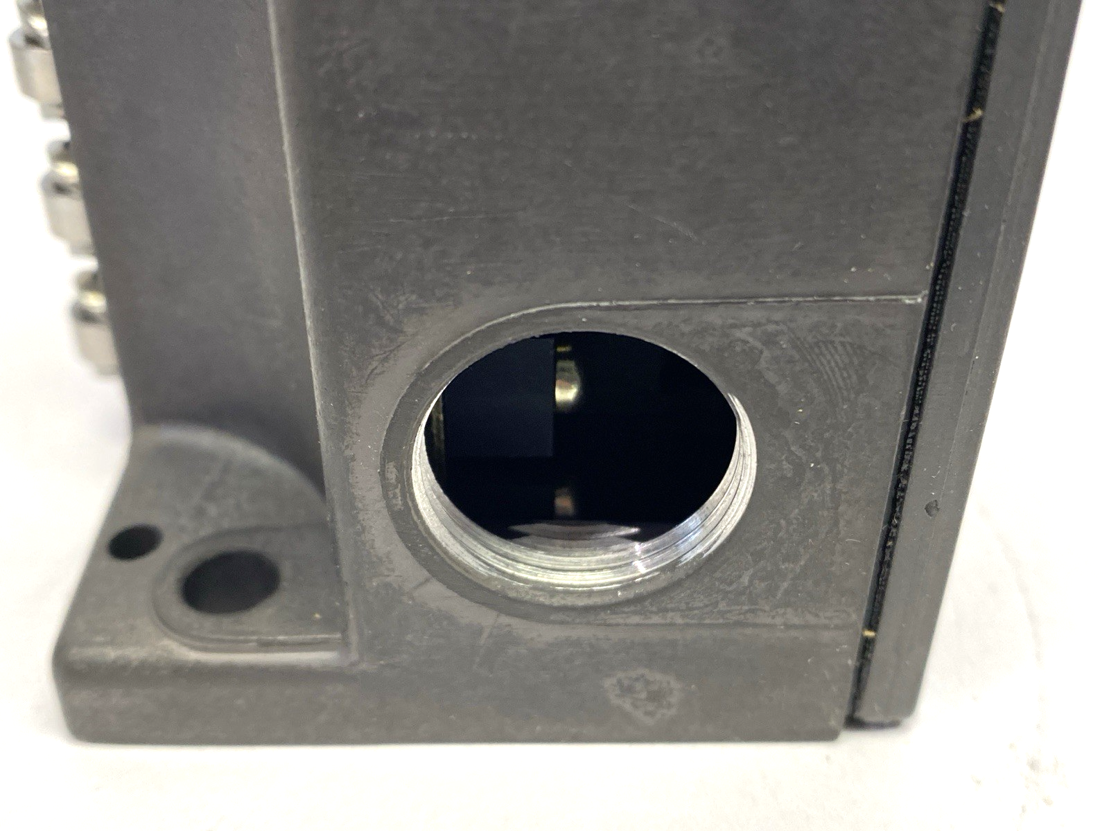 SN04R12-502 | Euchner Limit Switch 013102 MISSING PORT COVER - New – Open box - Maverick Industrial Sales