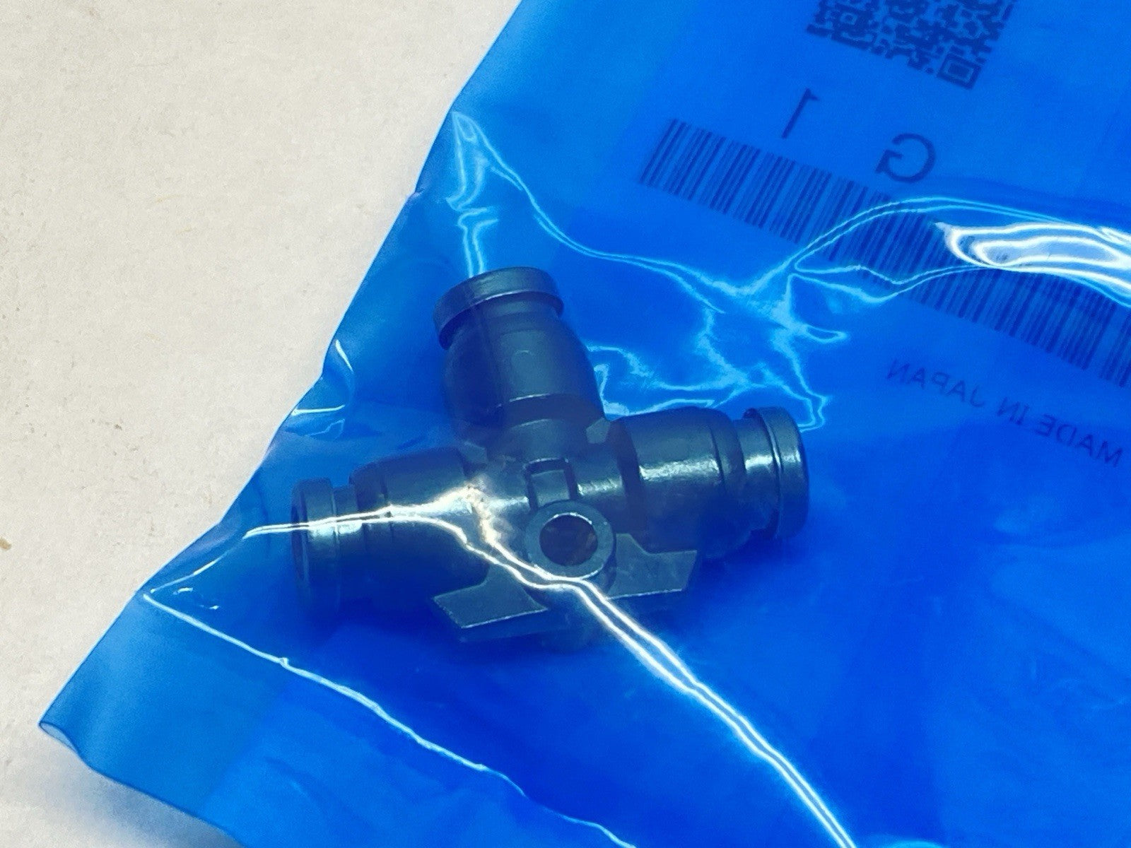 KQG2T03-00 | SMC KQC Union Tee Fitting Stainless Steel 5/32" OD - New - Maverick Industrial Sales