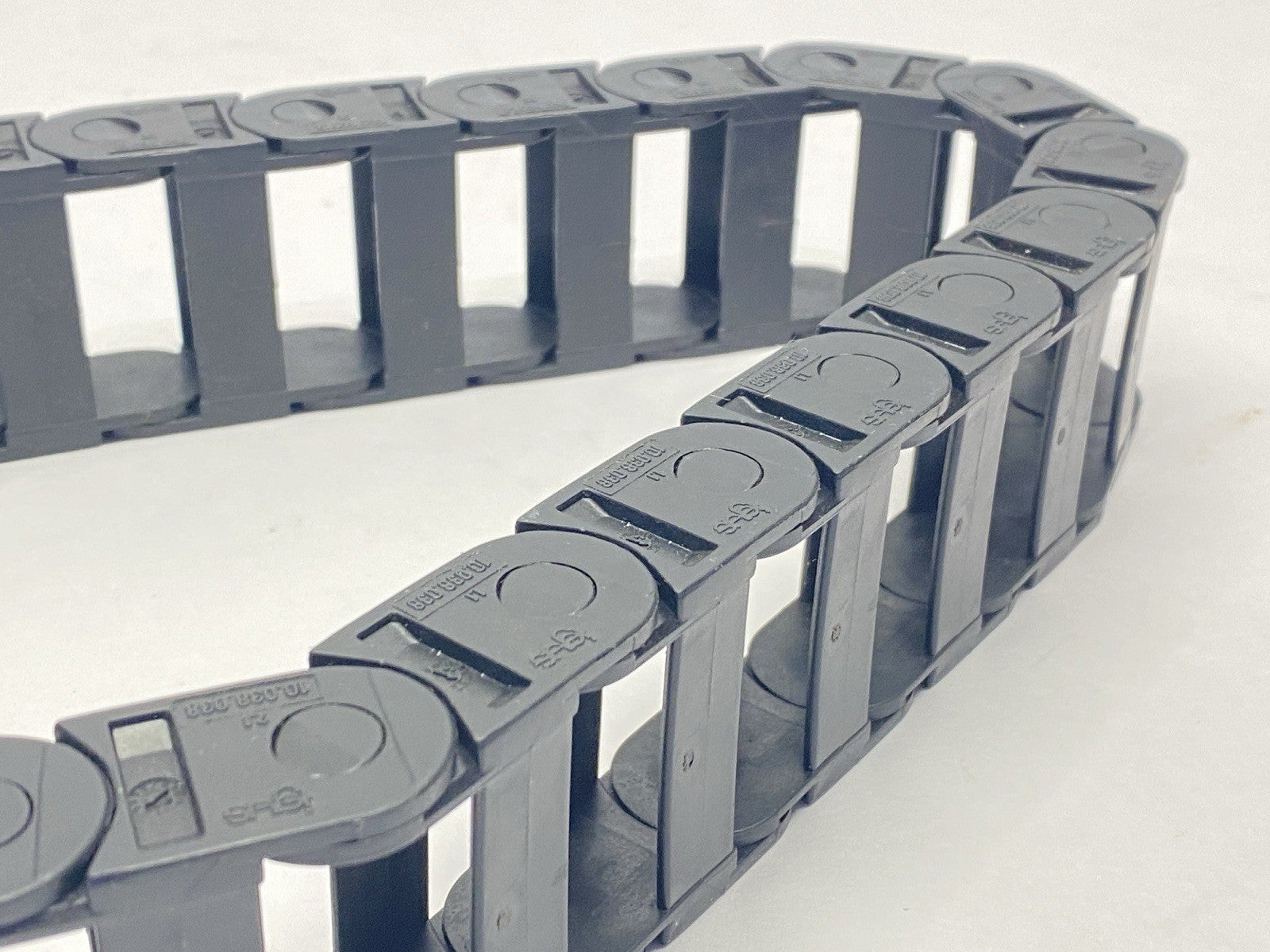 10.038.038 | Igus E2 Series Energy Chain 22 Links 2.2ft Length - New Other - Maverick Industrial Sales