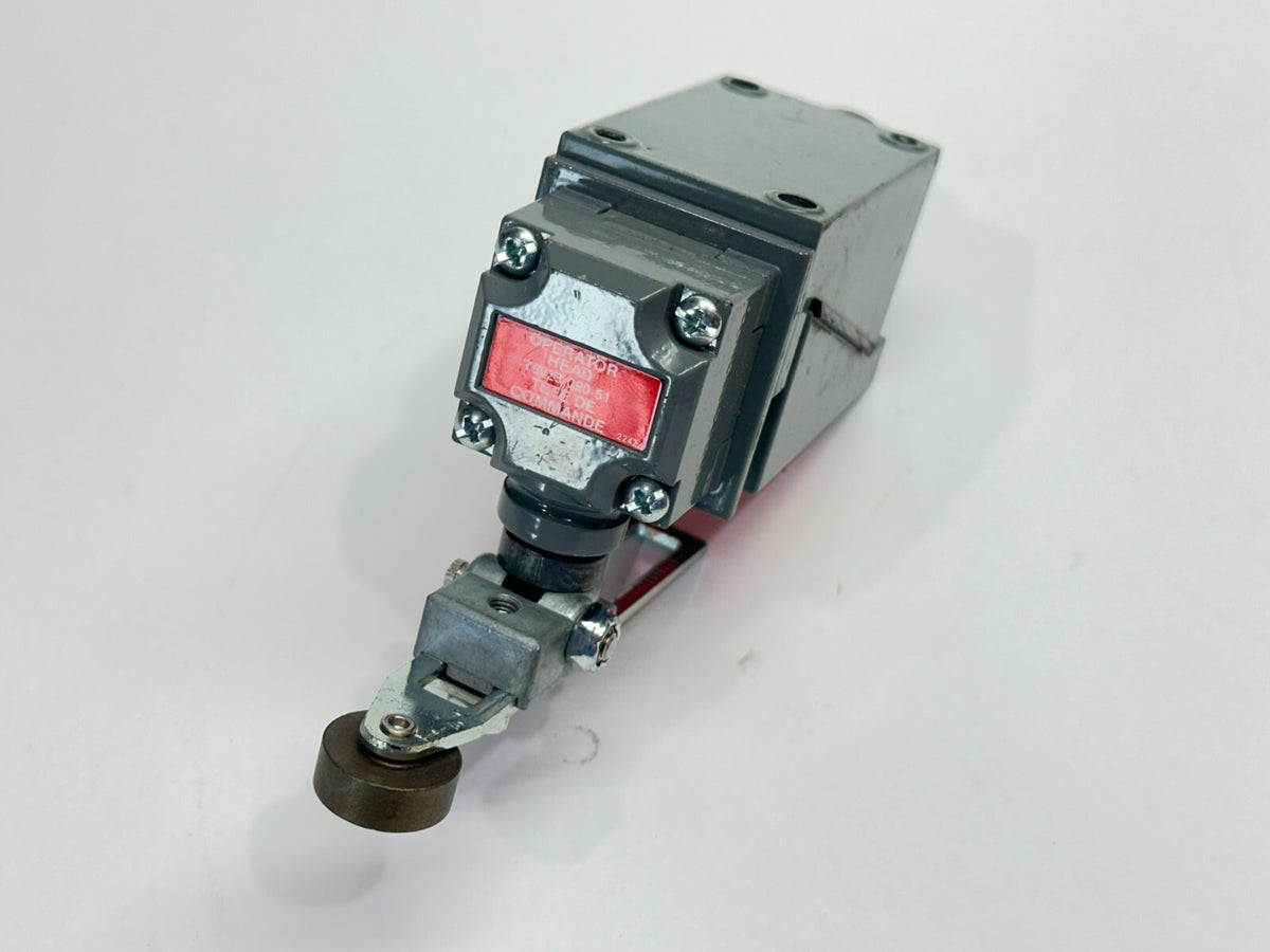 802T-APDD5 | Allen Bradley Ser J Metal Plug-In Oiltight Limit Switch 10A 600VAC - Used - Maverick Industrial Sales