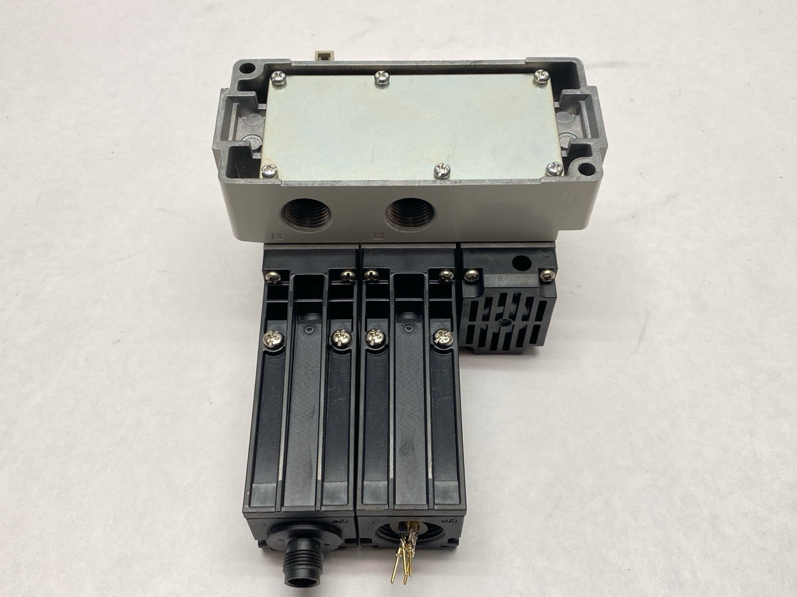 VP544-5DZ1-03N-M-X555 | SMC Pneumatic Solenoid Valve Manifold Soft Start 3/8" NPT - For parts or not working - Maverick Industrial Sales