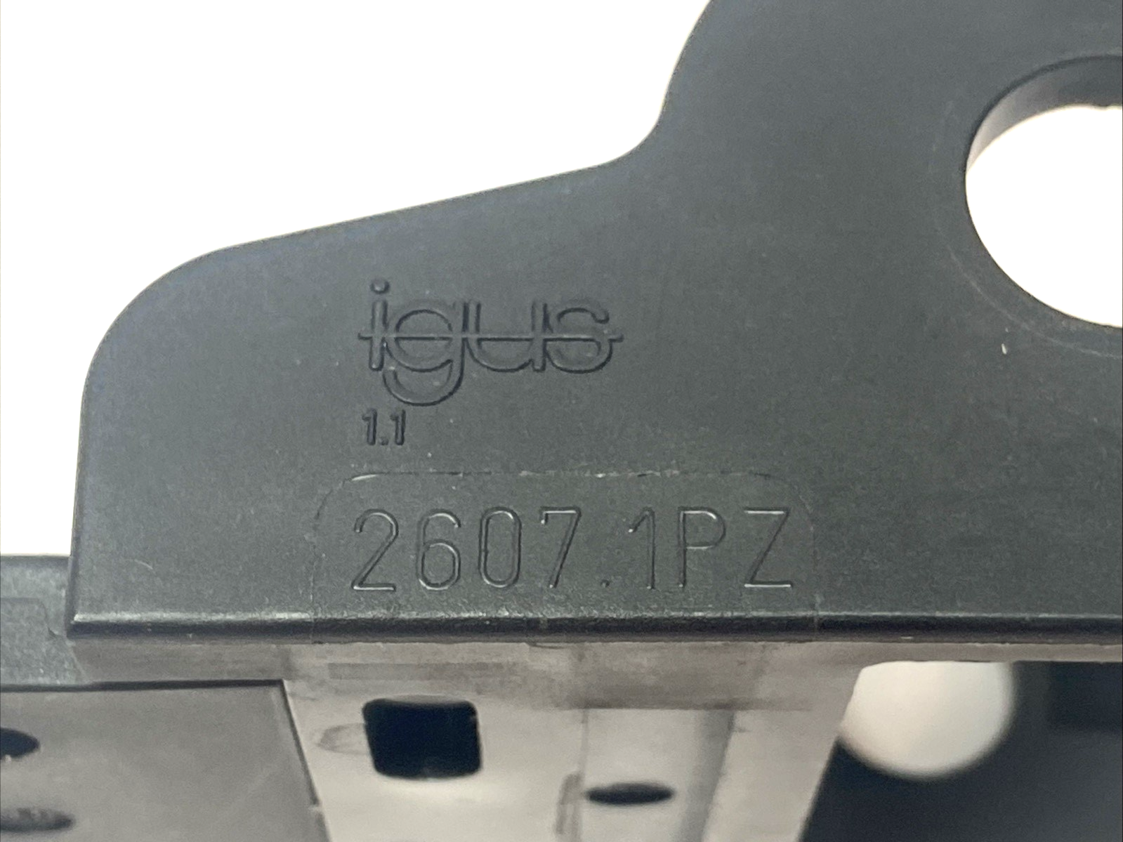 Igus 2607.1PZ Cable Chain Link w/ 3075.ZB Cable Tie Wrap Plate - Maverick Industrial Sales