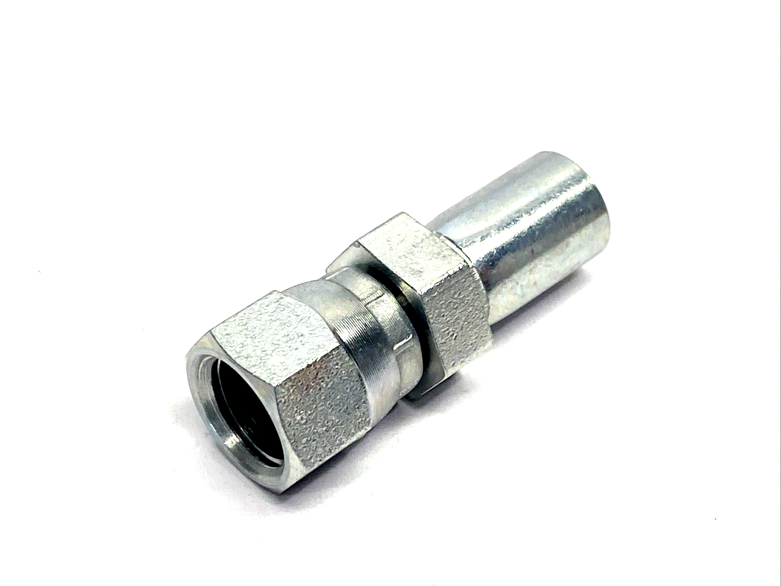 106CY-4-2 | Parker Permanent Parflex Hose Fittings 7/16"-20 Female JIC 37 Deg 18PK - New – Open box - Maverick Industrial Sales