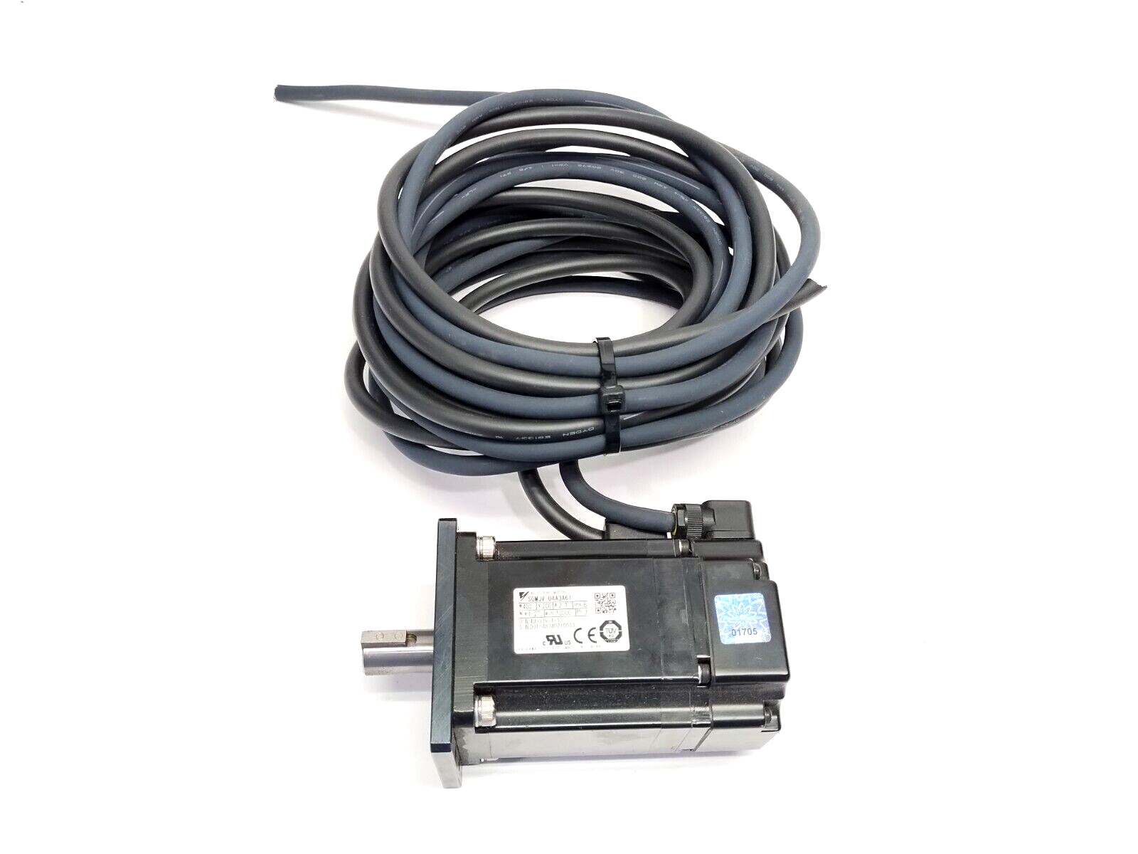 Yaskawa SGMJV-04A3A61 AC Servo Motor 400W 200V 2.7A 3PH - Maverick Industrial Sales