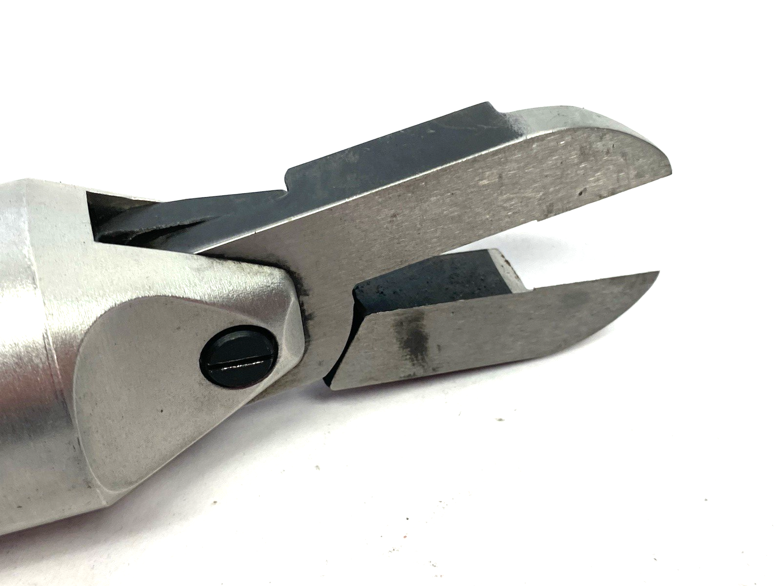 Vessel GT-NR20 Hand Held Air Nipper w/ Angled Cutting Blades - Maverick Industrial Sales