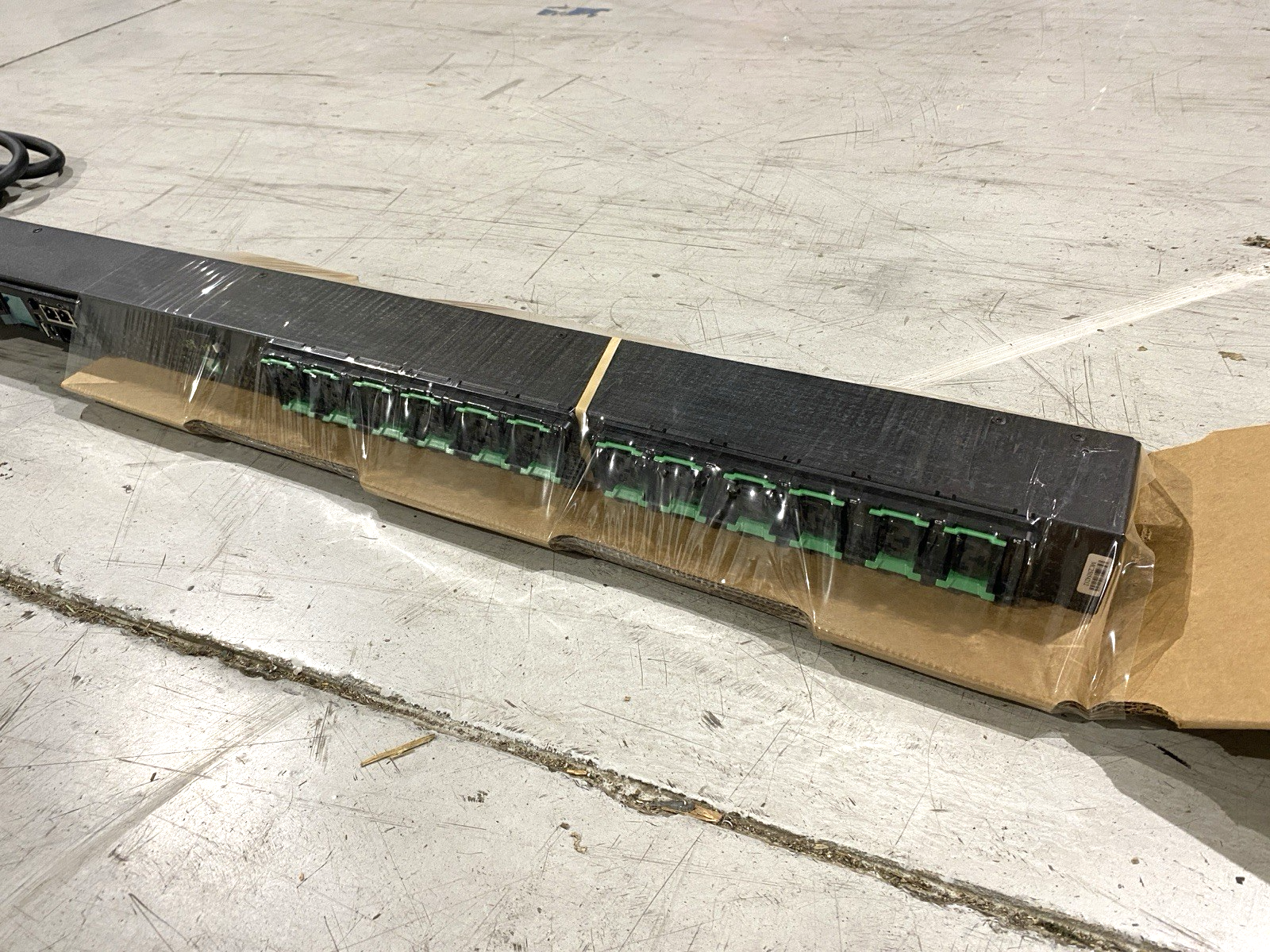 Vertiv Geist VP5N30AP rPDU Switched Unit Level Monitoring EC 30A 208V Vertical - Maverick Industrial Sales