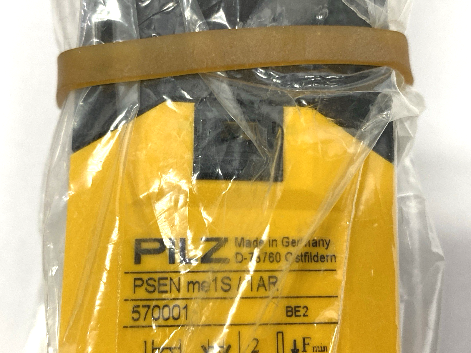 PSEN me1S/1AR | Pilz Interlock Safety Switch 570001 - New – Open box - Maverick Industrial Sales