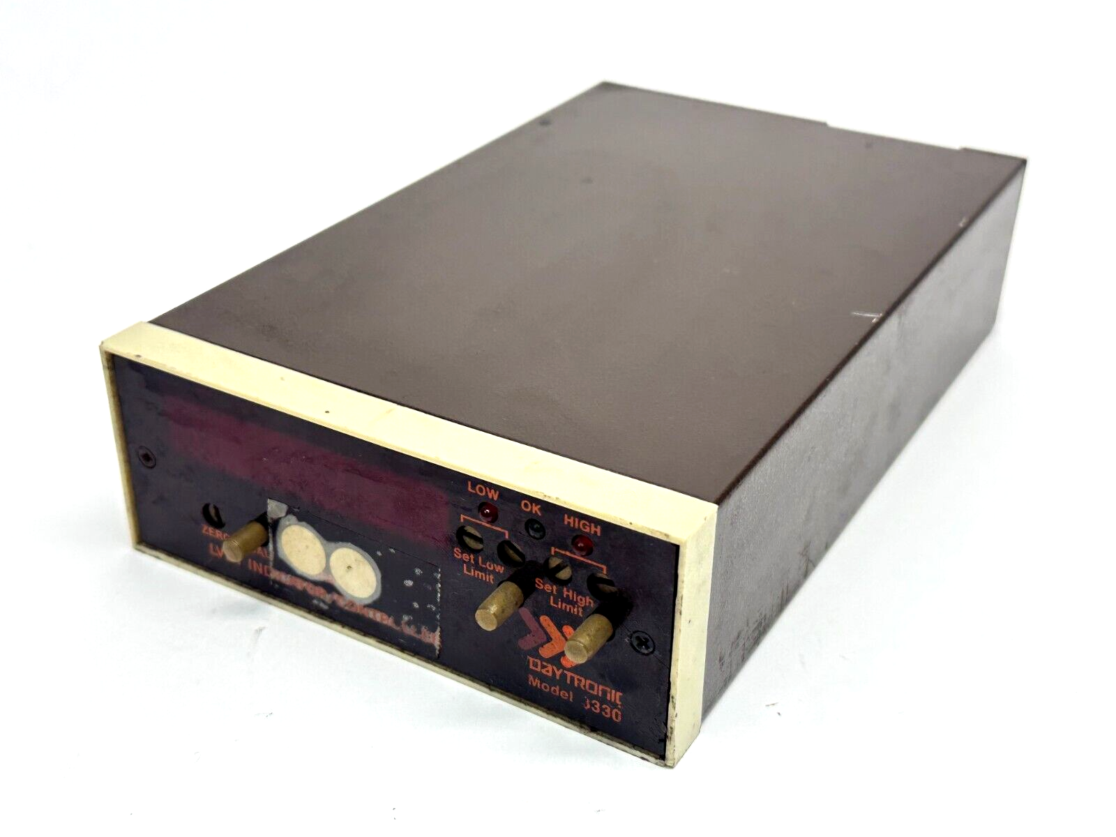 Daytronic 3330 LVDT Indicator Controller 105-135 VAC 10W 50-400Hz - For parts or not working - Maverick Industrial Sales