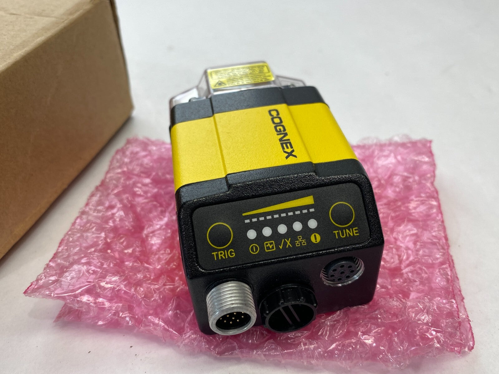 Cognex DMR-302X-00 Barcode Reader 828-0369-1R w/ 820-0290-1R Diff. LED Lens - Maverick Industrial Sales