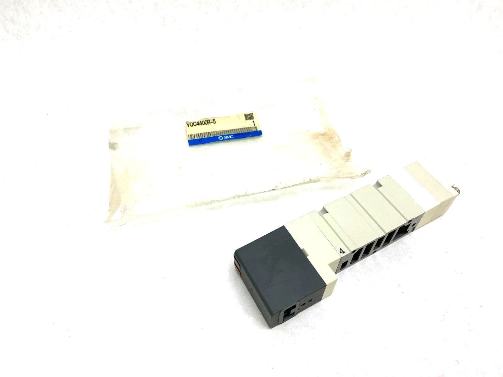 VQC4400R-5 | SMC Plug-In Solenoid Valve 5-Port - New – Open box - Maverick Industrial Sales