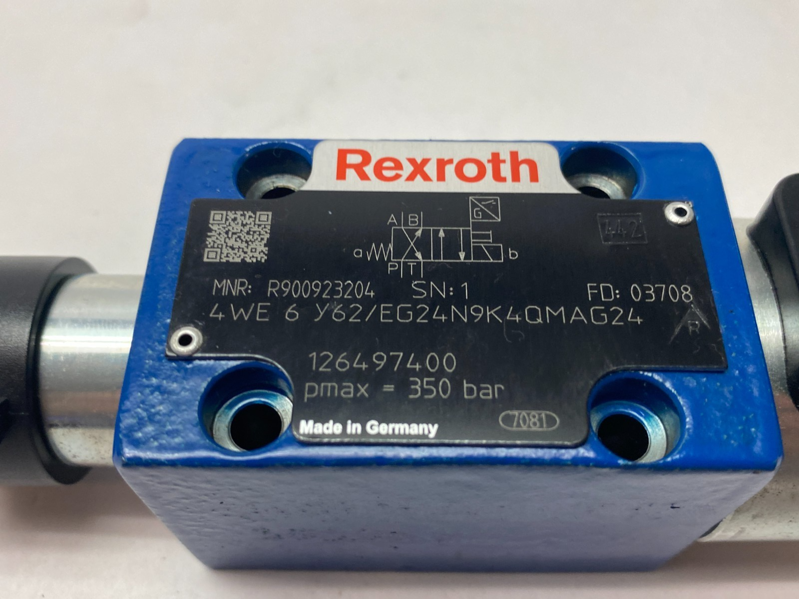 R900923204, 4WE 6 J62/EG24N9K4/62 | Bosch Rexroth R900923204 Directional Spool Valve 4WE 6 J62/EG24N9K4/62 - New – Open Box - Maverick Industrial Sales