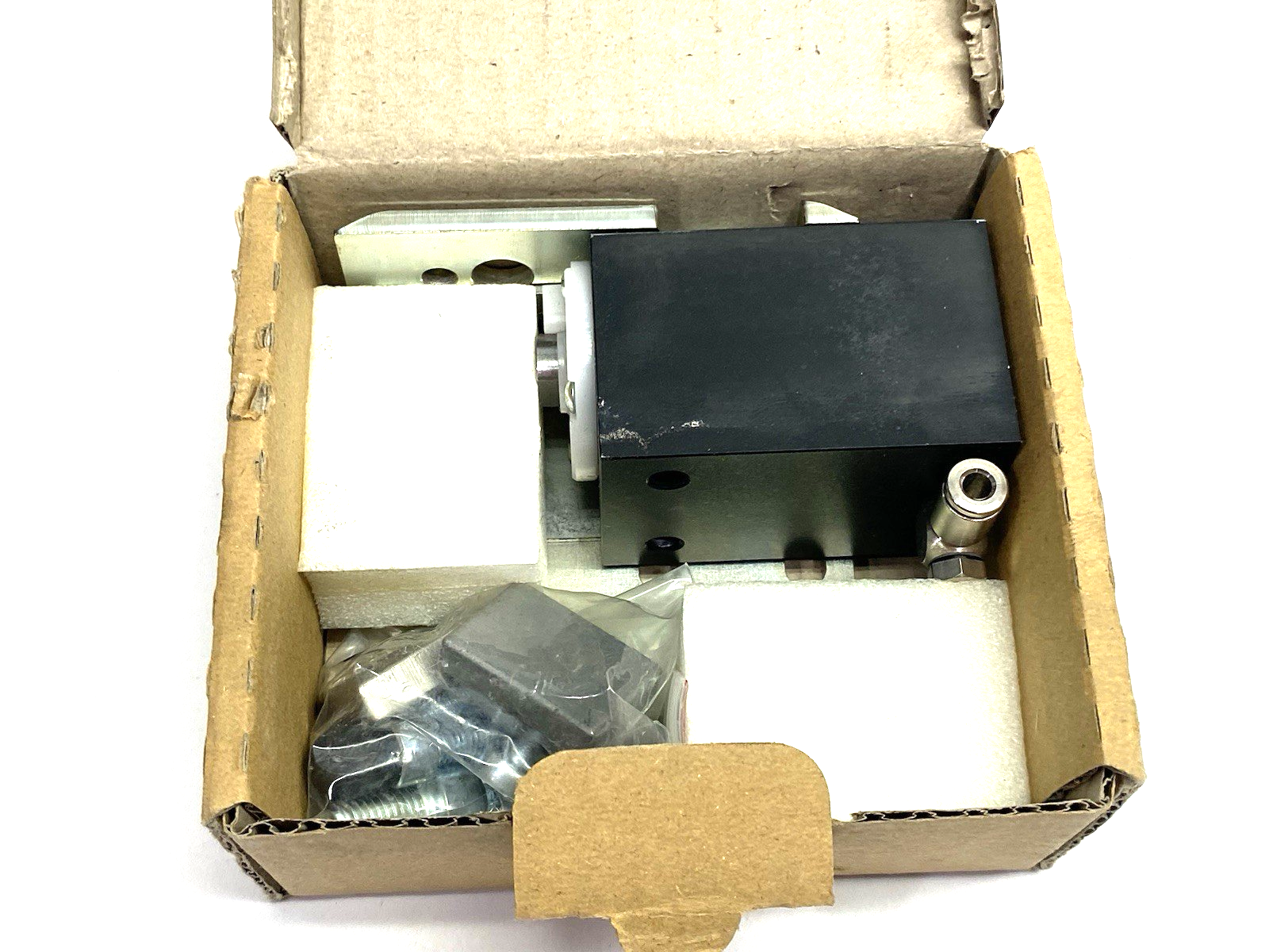3842557983 | Bosch Rexroth Damper Unit, Pneumatic, CS: DA 2/60 - New - Maverick Industrial Sales