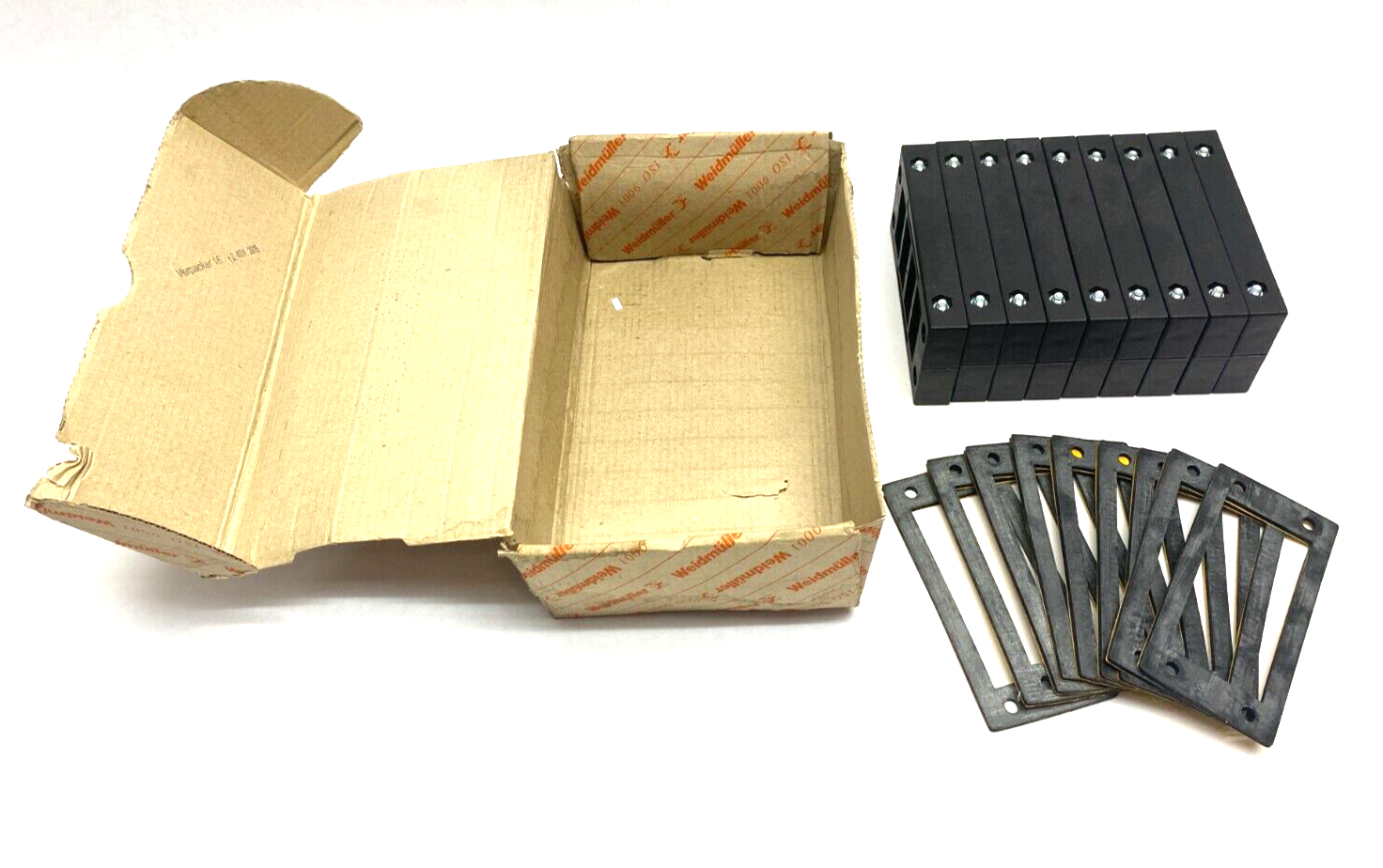 Weidmüller 1825910000 Cabtite Cable Frame Inlet Grommets KEL 16/8 BOX OF 9 - New – Open box - Maverick Industrial Sales