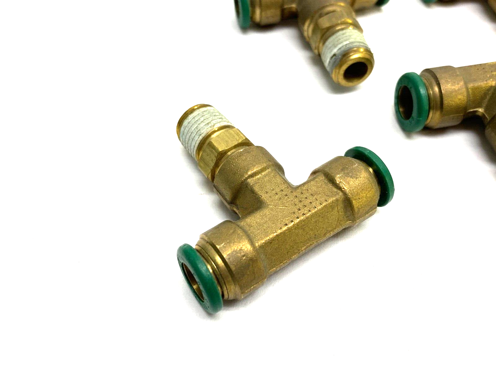 Parker 172PTC-6-4 Prestolok Male Swivel Branch Tee 3/8" Tube OD LOT OF 4 - Maverick Industrial Sales