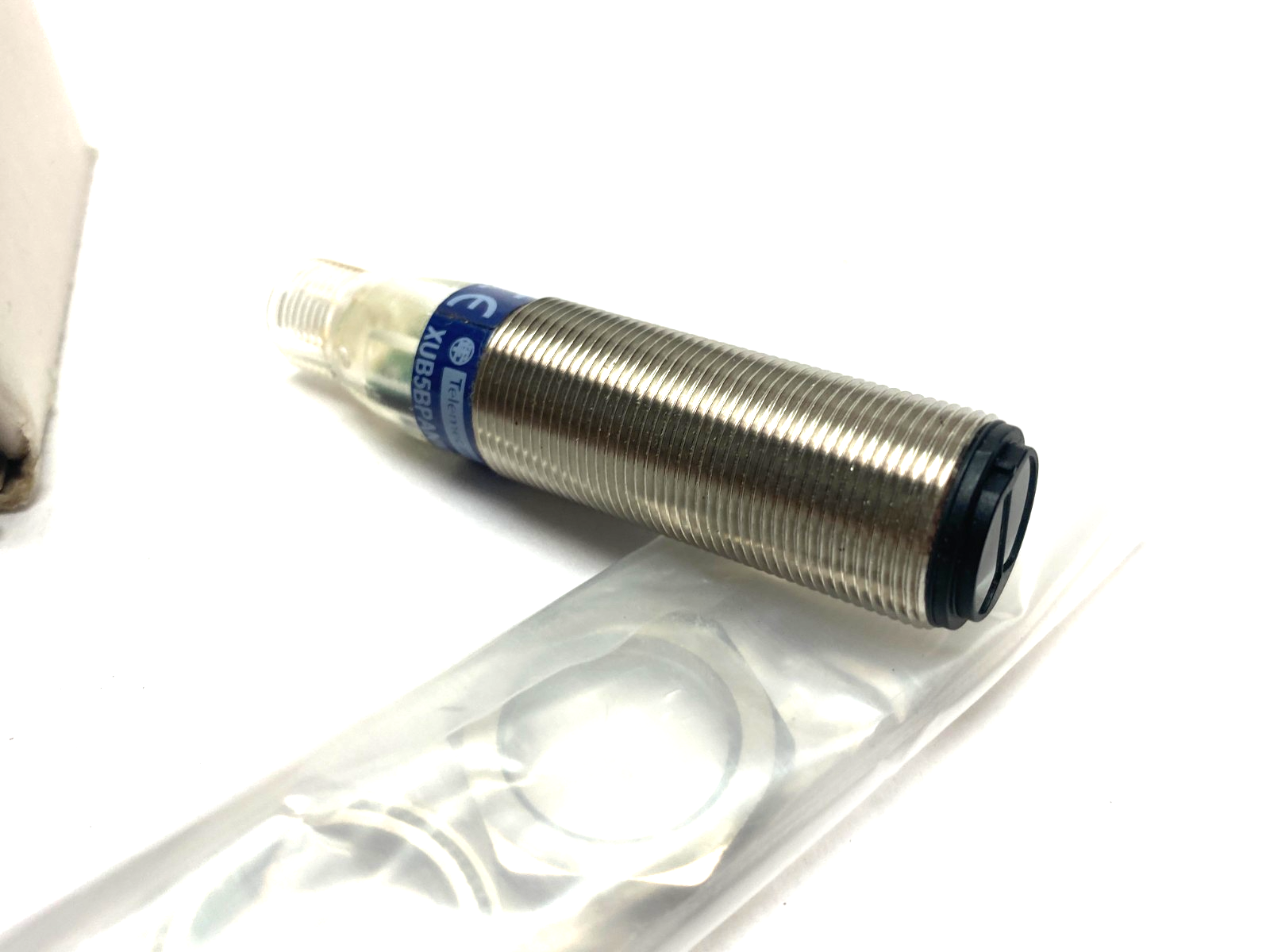 Telemecanique XUB5BPANM12 Photoelectric Proximity Sensor, XU, XUB, Diffuse - Maverick Industrial Sales