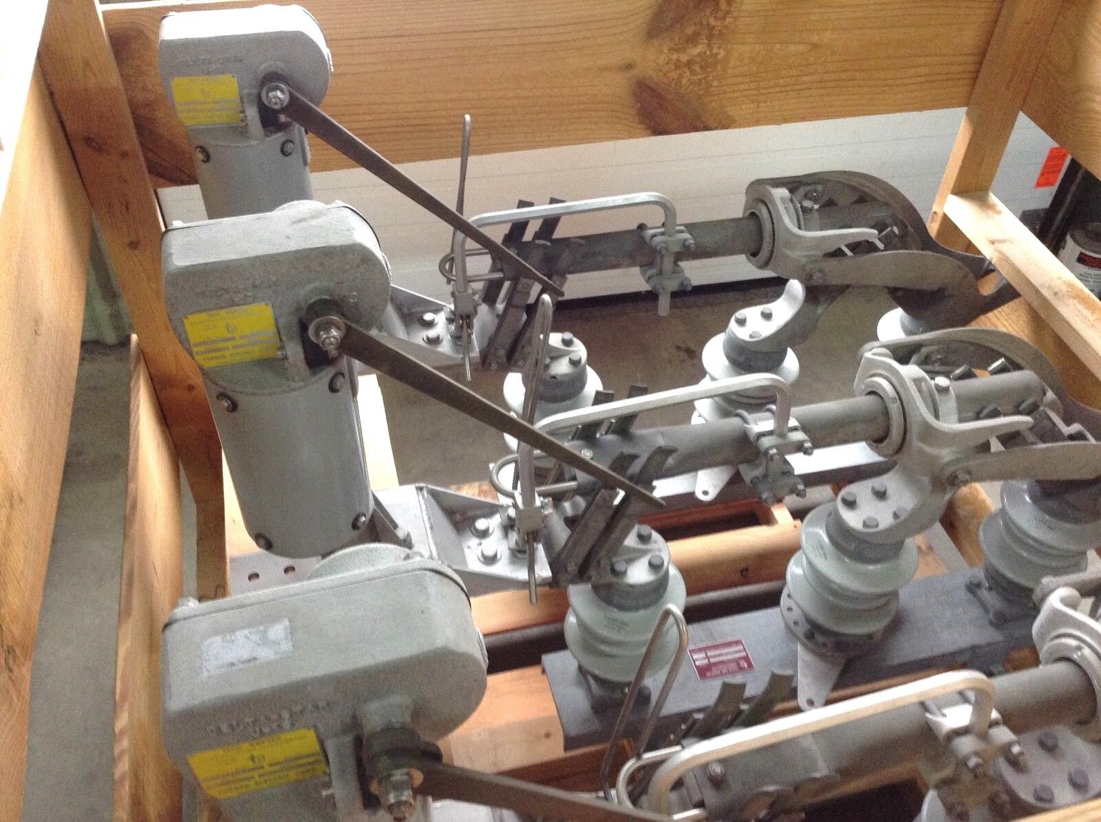 Turner Electric 15.5KV TMK40A01512A1 Vertical Upright Air Brake Switches 3 Pole - Maverick Industrial Sales