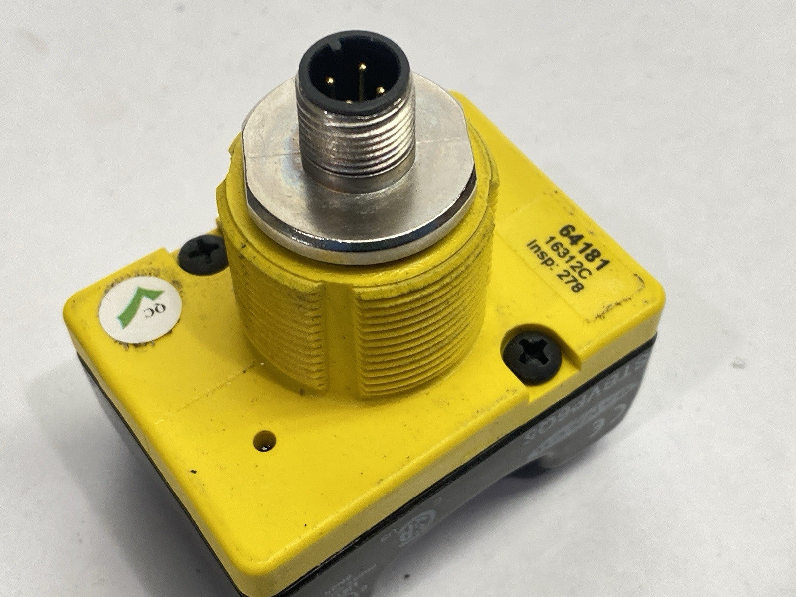 Banner STBVP6Q5 Self-Checking Touch Button w/Yellow F.C. 64181 MISSING HARDWARE - Maverick Industrial Sales