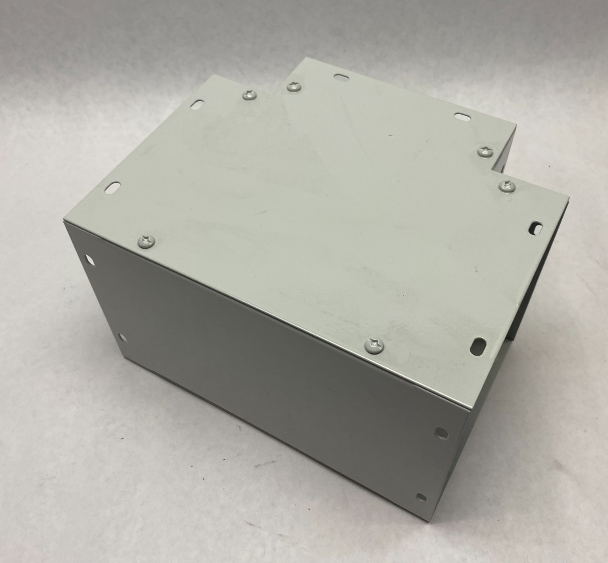 F66GT | Hoffman nVent Flush Tee Fitting 6" x 6" 90-Deg PAINTED WHITE - New – Open box - Maverick Industrial Sales