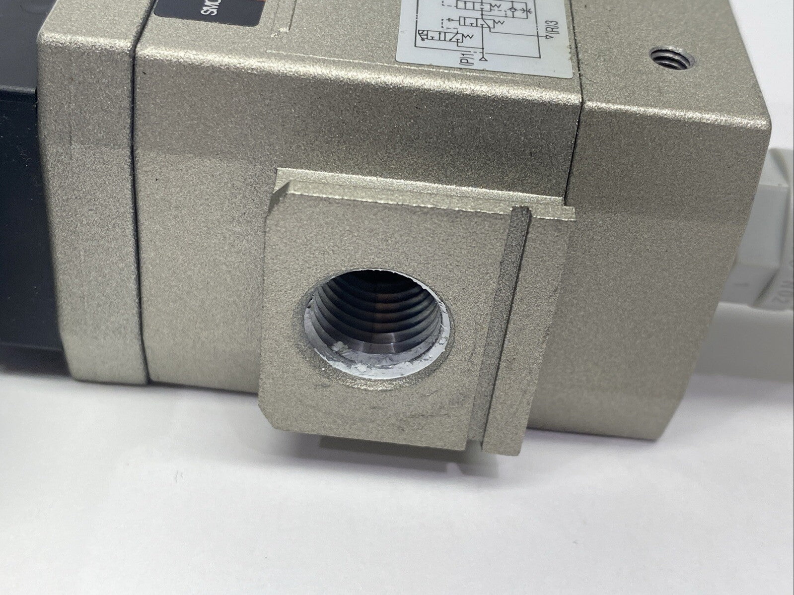 SMC AV2000-N02-5DZ Soft Start Valve 1/4" NPT 24VDC - Maverick Industrial Sales