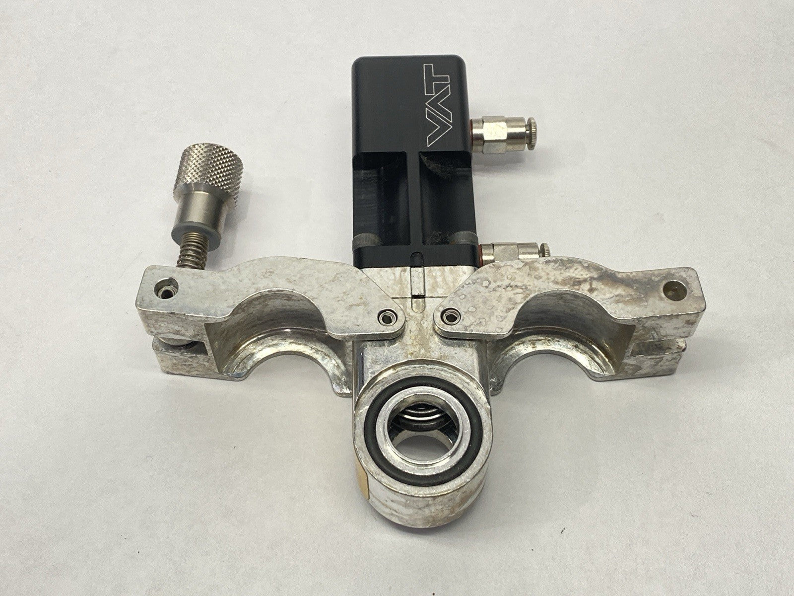 01224-BA14-001 | VAT 01.2 Series Mini Gate Valve Pneumatic Double Acting - For parts or not working - Maverick Industrial Sales