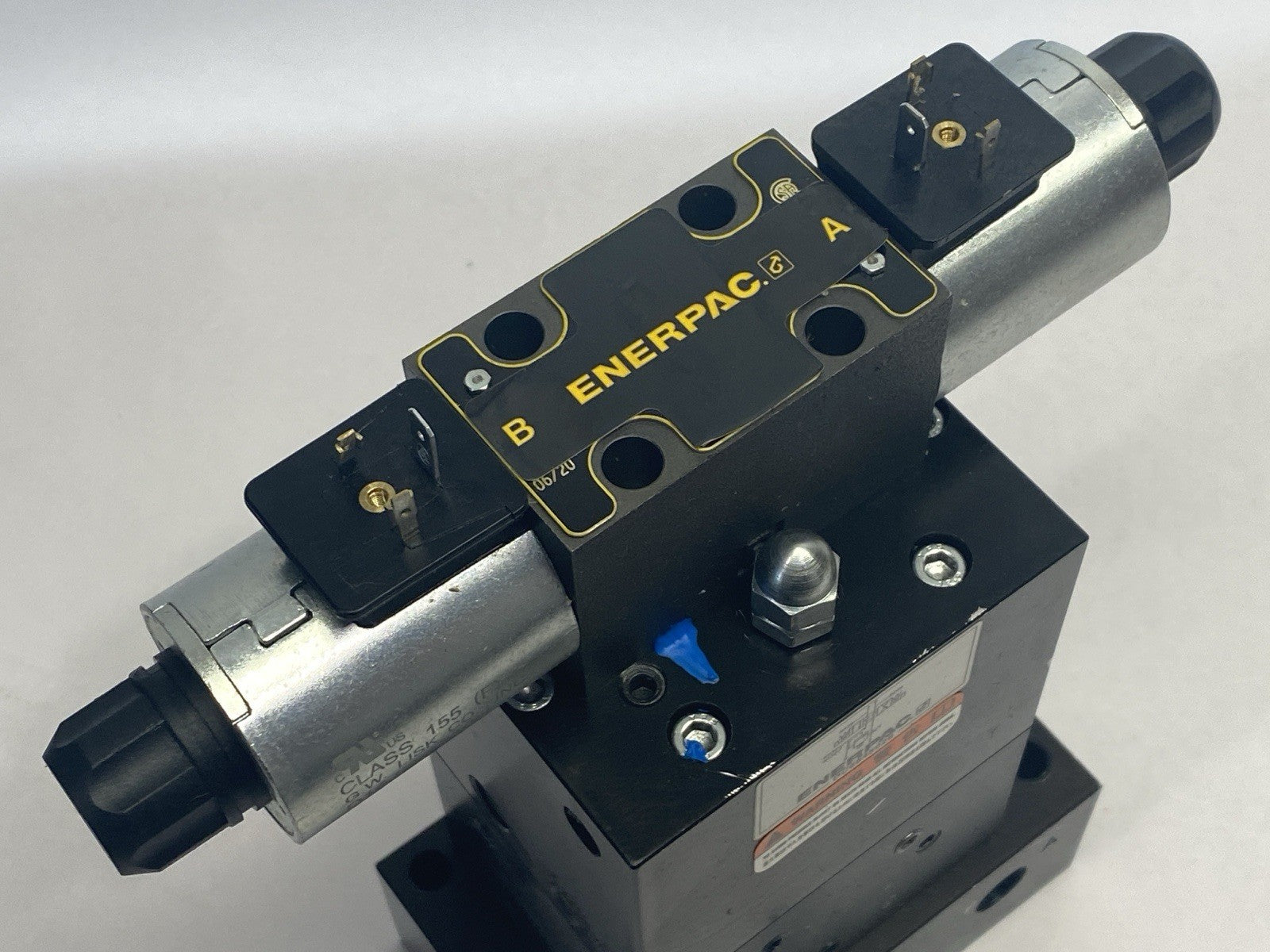 Enerpac VE43 Pump Mounted Directional Control Valve 4-Way 3-Position B1220C-R - Maverick Industrial Sales