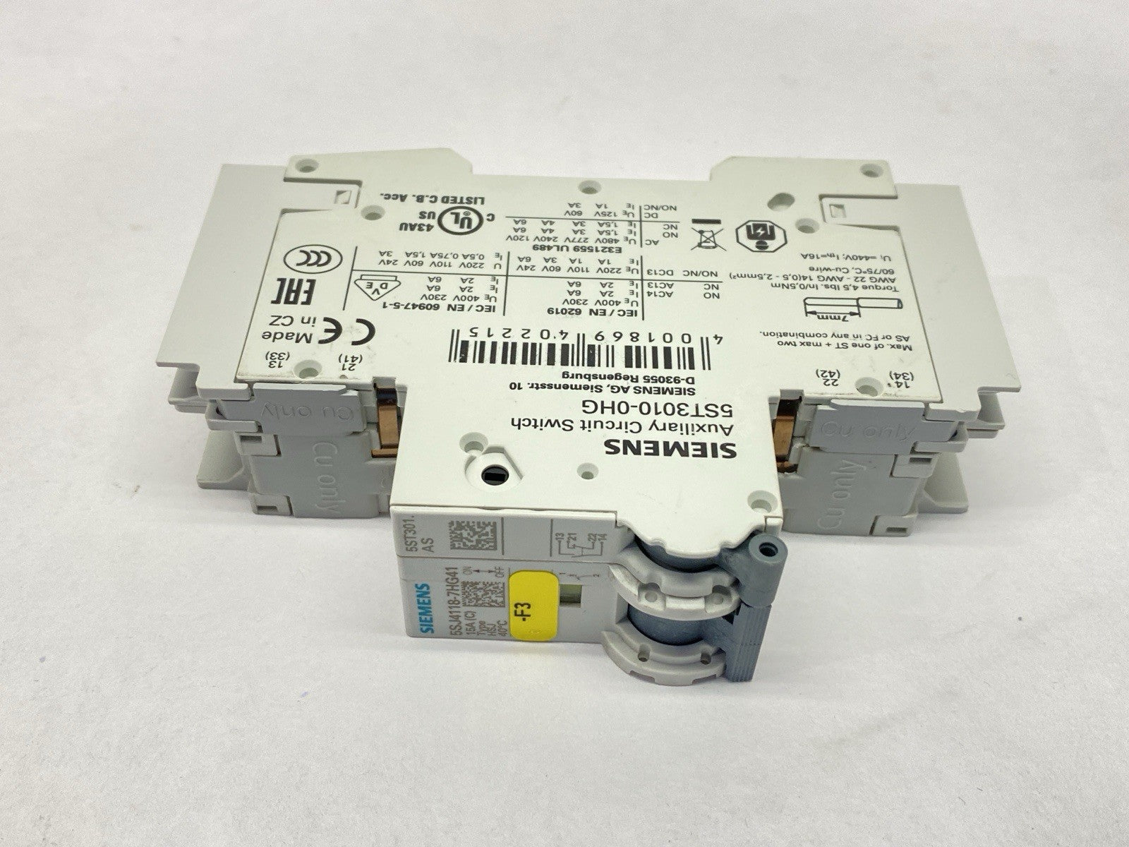 5SJ4118-7HG41 | Siemens Miniature Circuit Breaker 15A 240V w/ 5ST3010-0HG Switch - Used - Maverick Industrial Sales