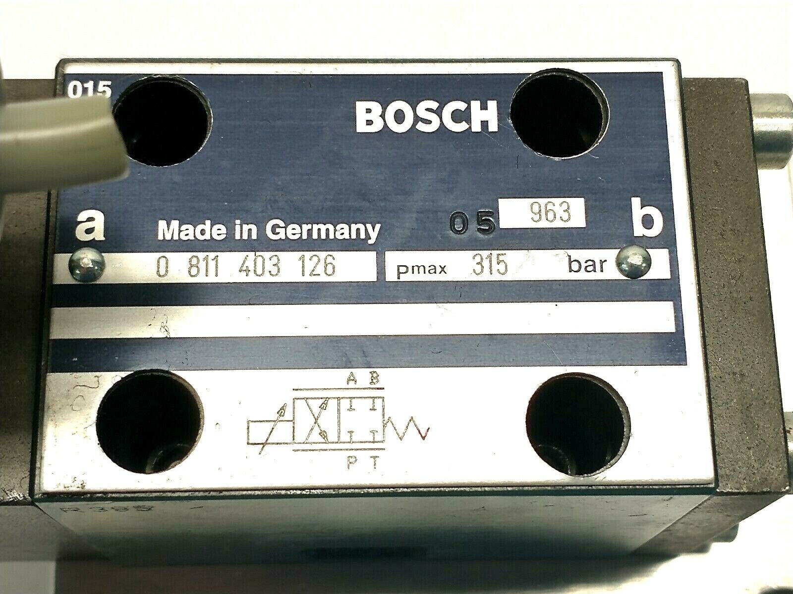 Bosch 0811403126 Hydraulic Proportional Throttle Valve 4WRP6EA28S-1X/G24Z4/M - Maverick Industrial Sales
