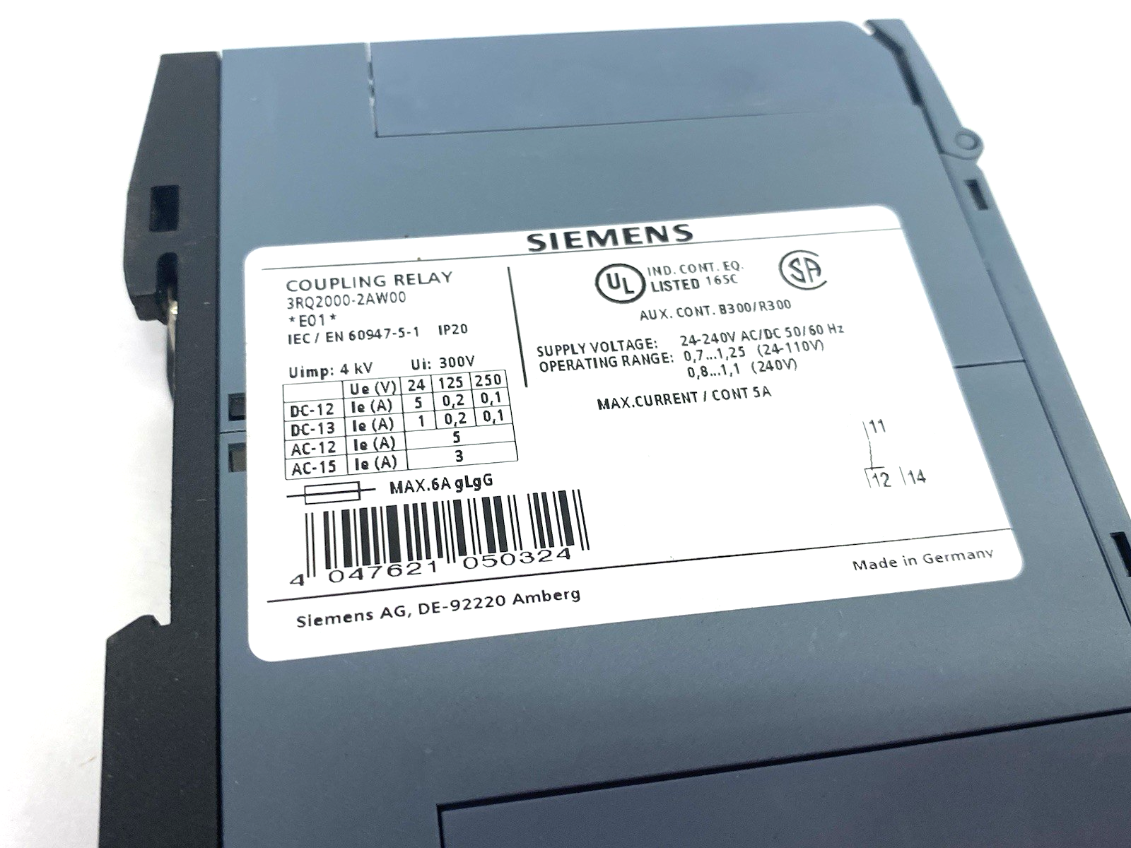 | Siemens 3RQ2000-2AW00 SIRIUS Coupling Relay 24-240V MISSING ONE COVER - Used - Maverick Industrial Sales