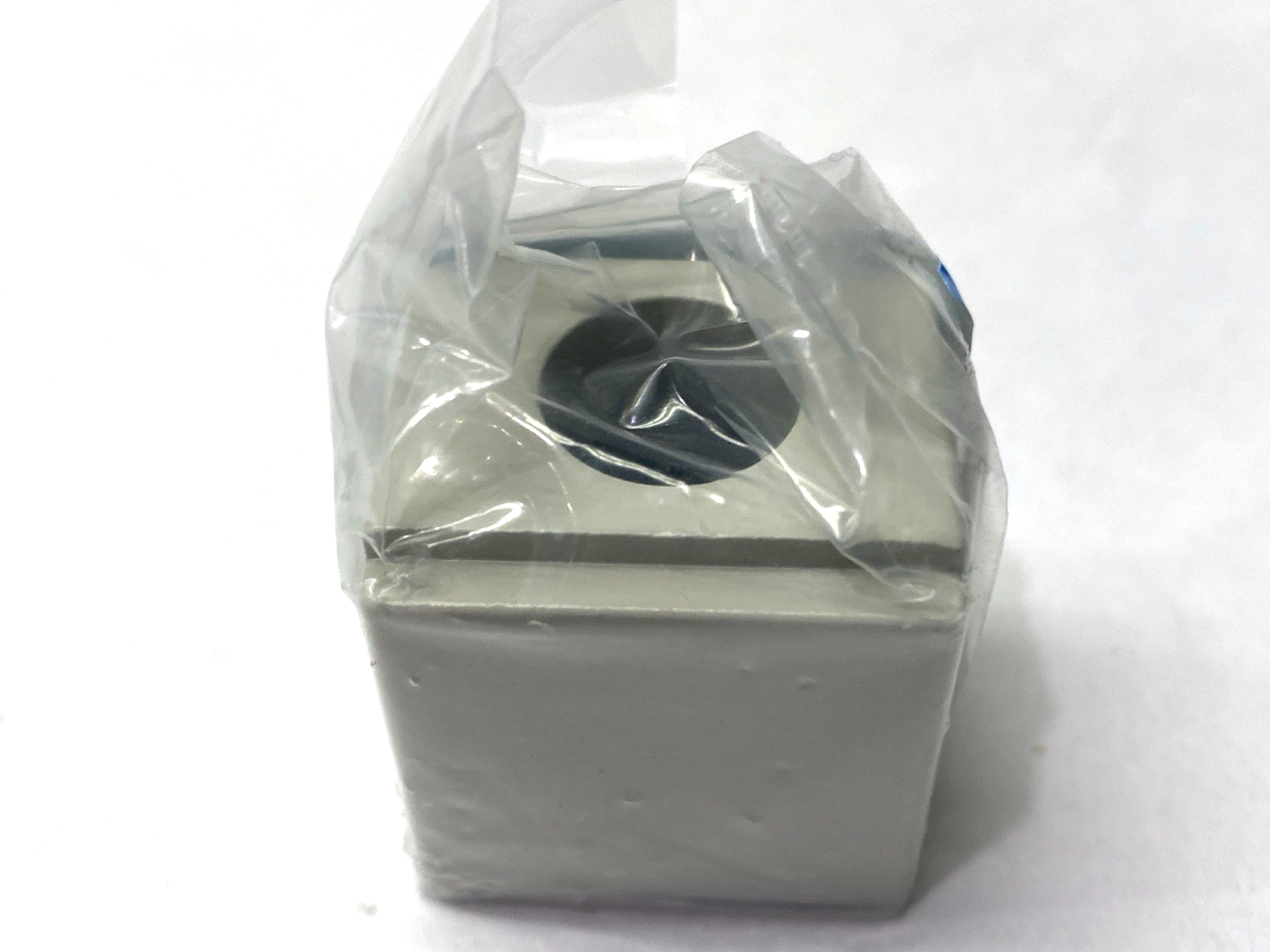 E200-N02-A | SMC Pneumatic Adapter 1/4" Ports LOT OF 2 - New - Maverick Industrial Sales