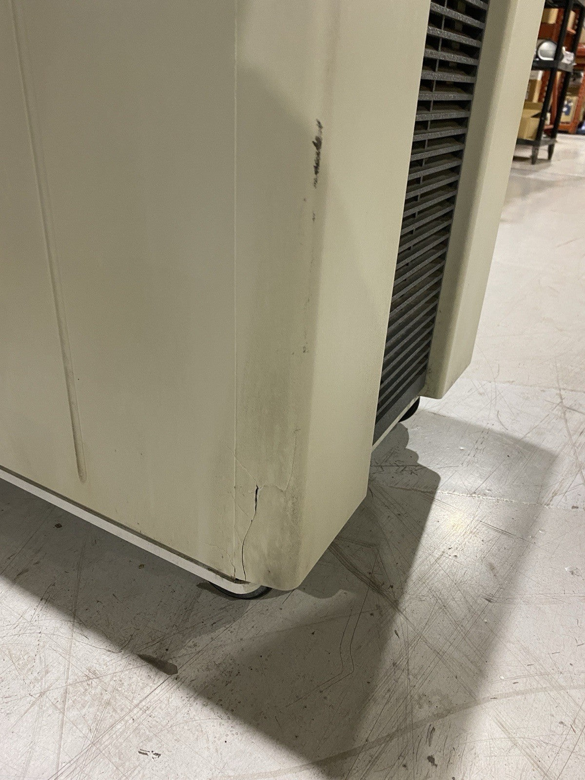 CTI Cryogenics 8135901G001 9600 Series Compressor 380-460V 3Ph Cracked Casing - Maverick Industrial Sales