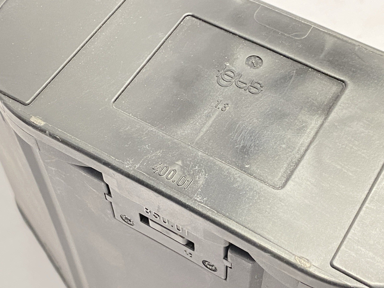 Igus 40.02.200 40 Series Cable Carrier 10 Links 9" x 39" Length - Used - Maverick Industrial Sales