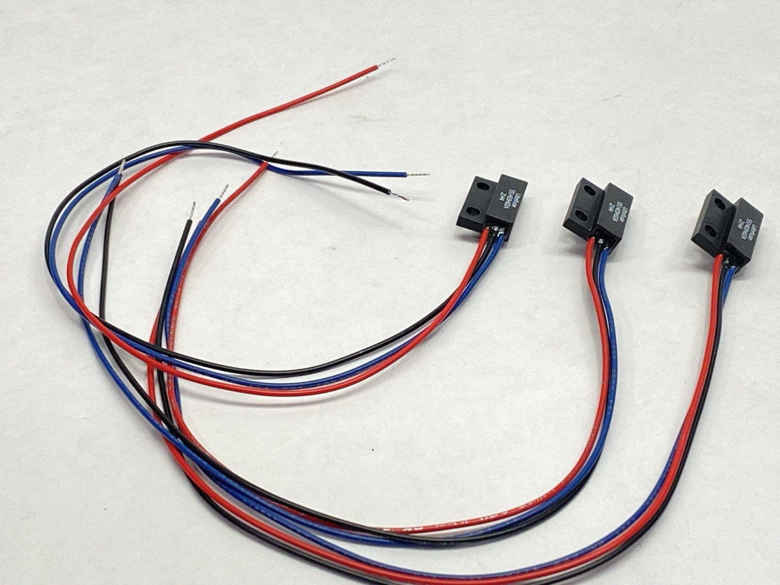 v | Littlefuse 55140-3H-02-A Hall Effect Sensor LOT OF 3 - New – Open box - Maverick Industrial Sales