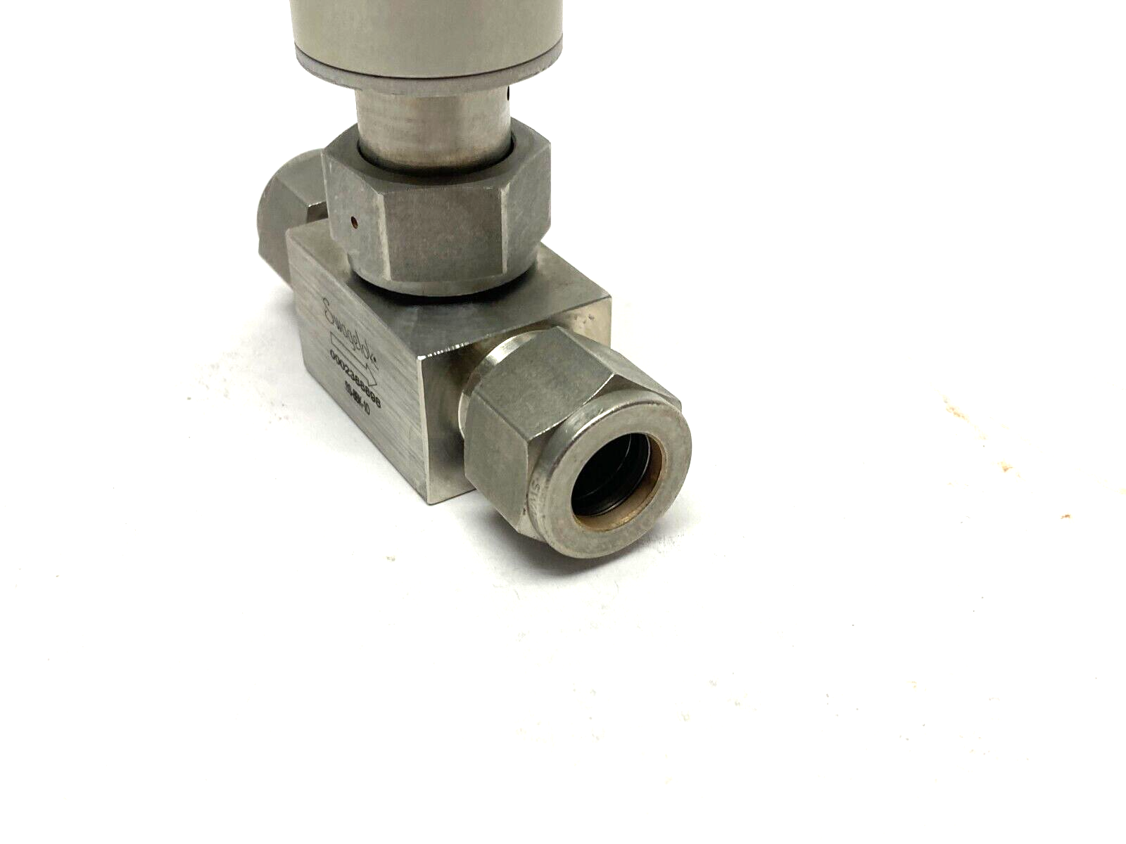 Swagelok SS-8BK-1D Stainless Steel Gasketed Bellows Valve - Maverick Industrial Sales