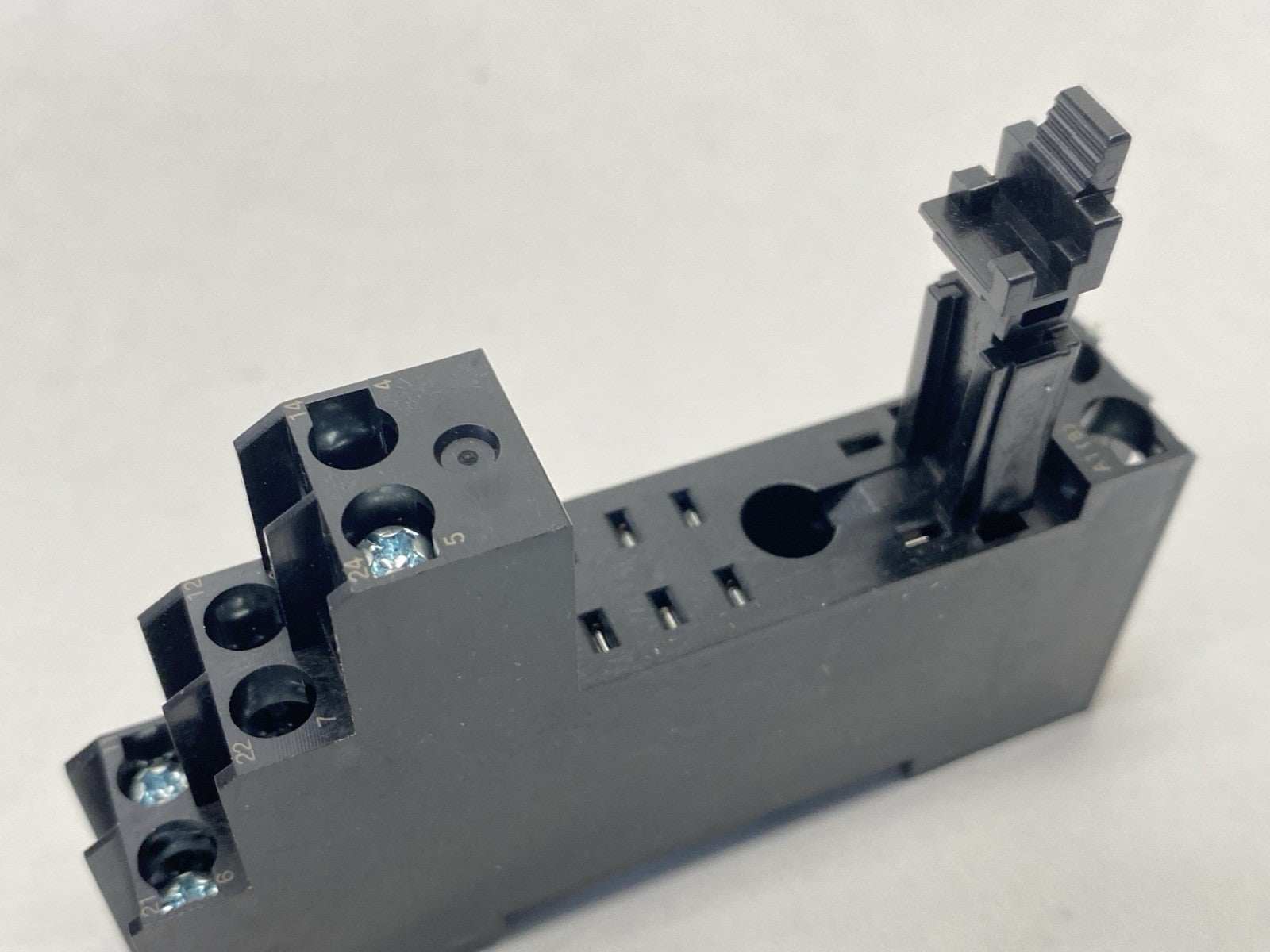 Allen Bradley 700-HN122 Ser B 8-Blade Relay Socket/Relay Base 6A 250V LOT OF 4 - Maverick Industrial Sales