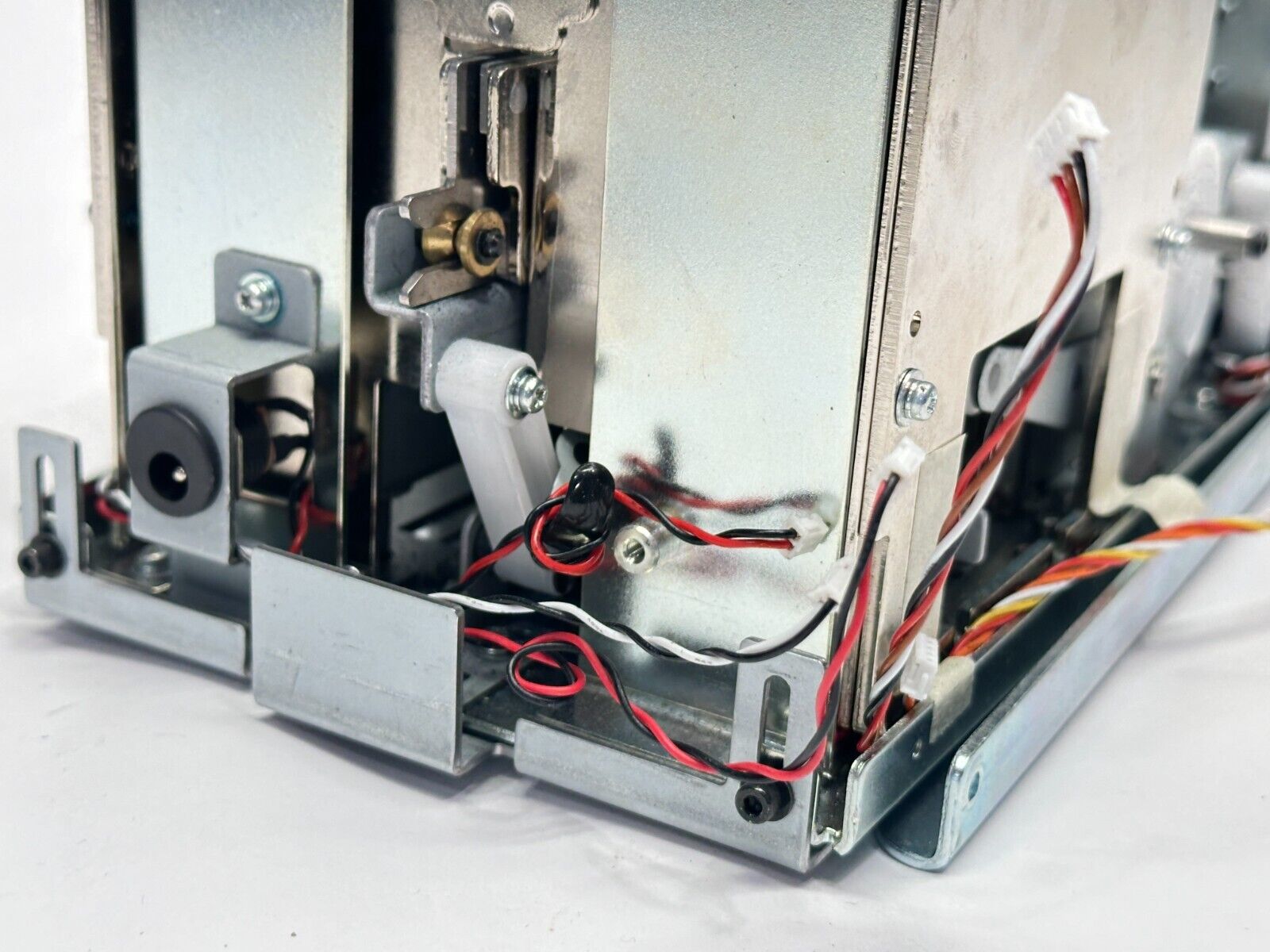 Janome JSP-R Automatic Screw Feeder Presenter - Maverick Industrial Sales